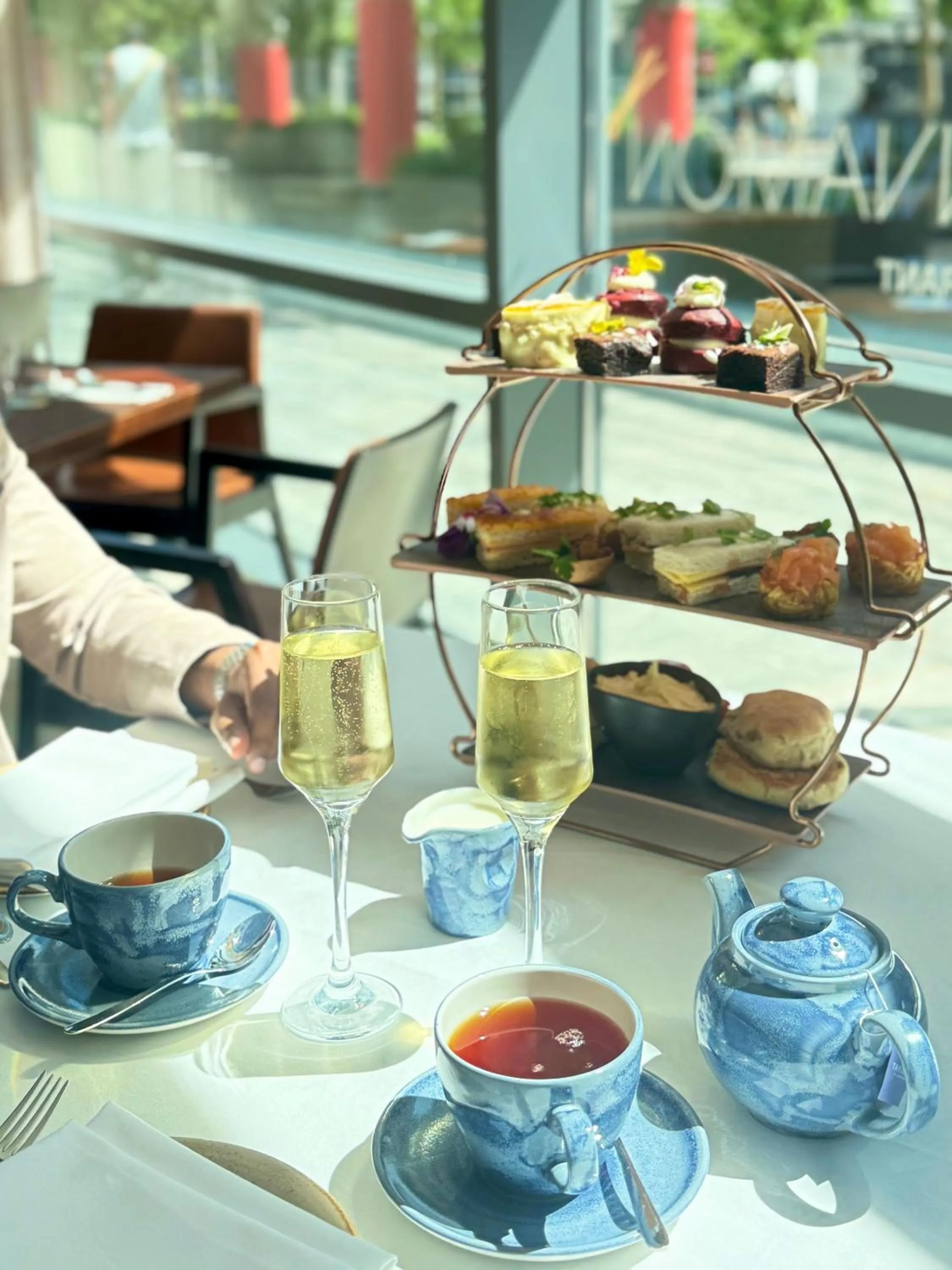 Restaurant/places to eat in Hilton London Canary Wharf