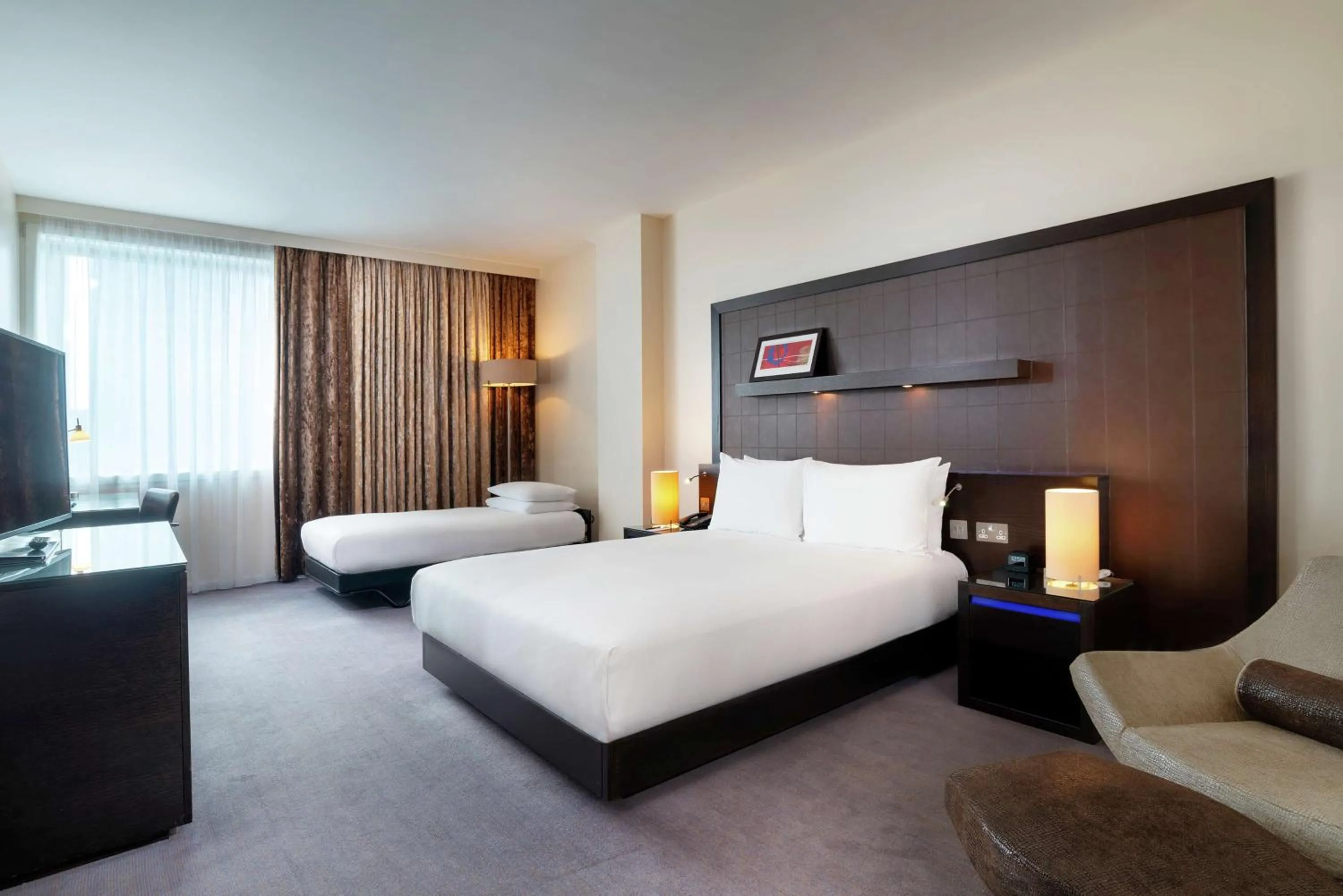 Bedroom, Bed in Hilton London Canary Wharf