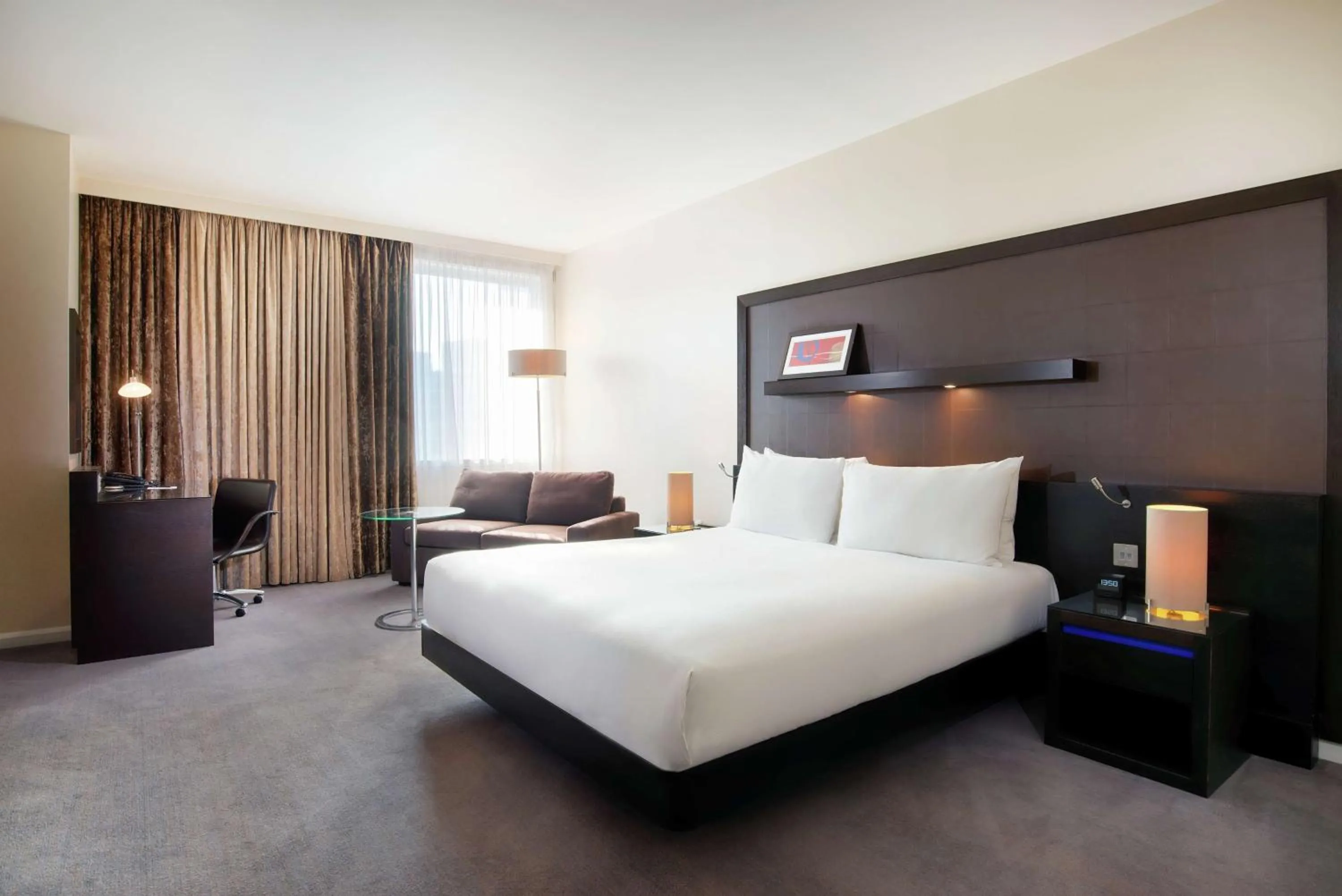 Bedroom, Bed in Hilton London Canary Wharf