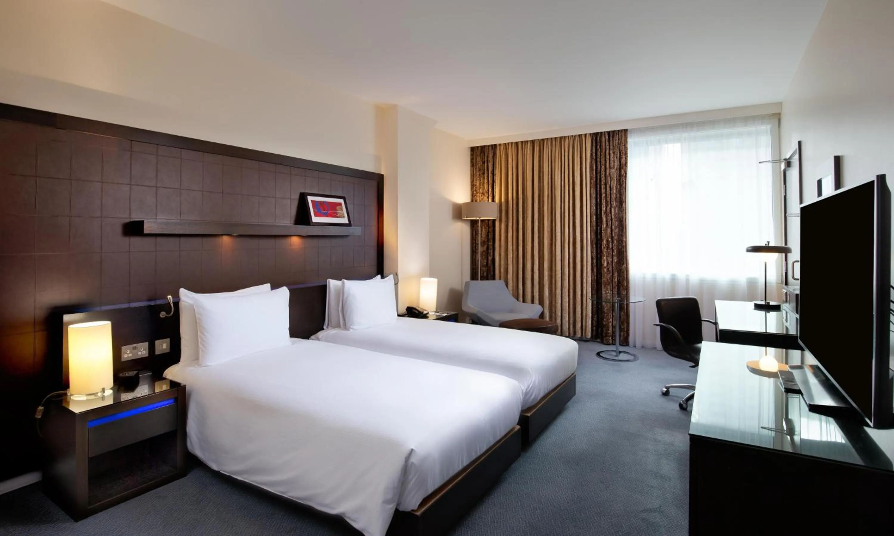 Bed in Hilton London Canary Wharf