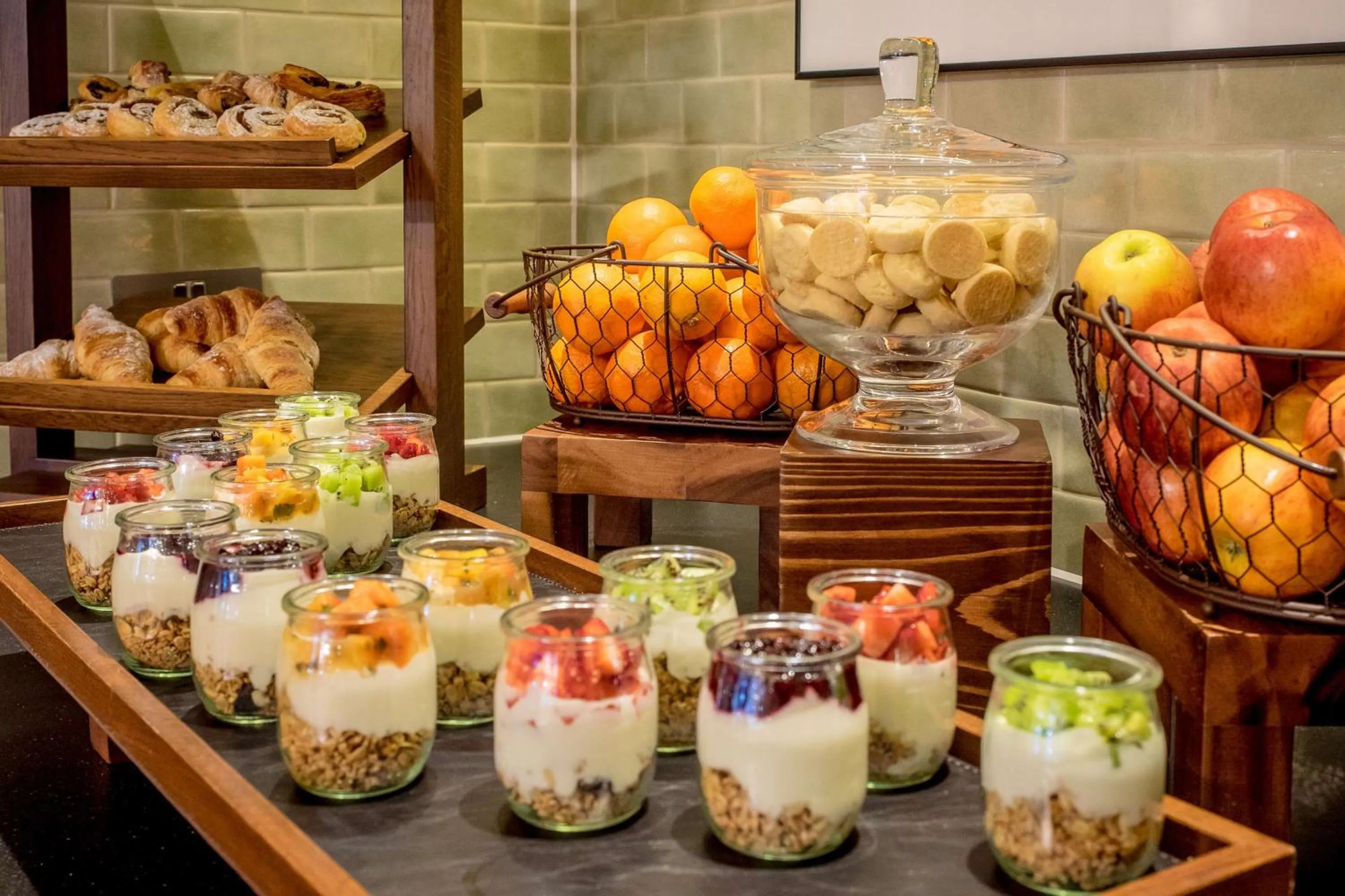 Dining area in Hilton London Canary Wharf