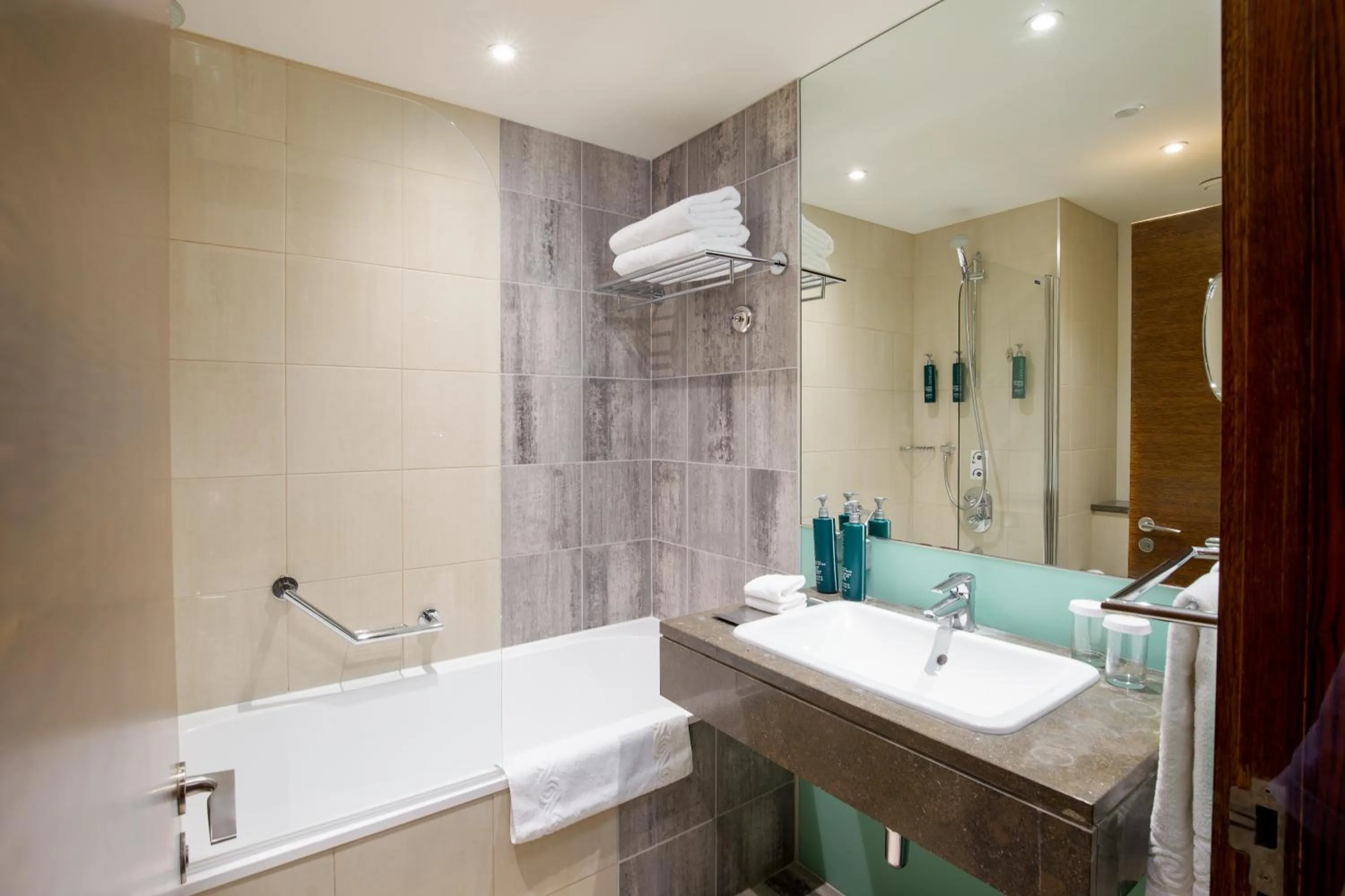 Bathroom in Hilton London Canary Wharf