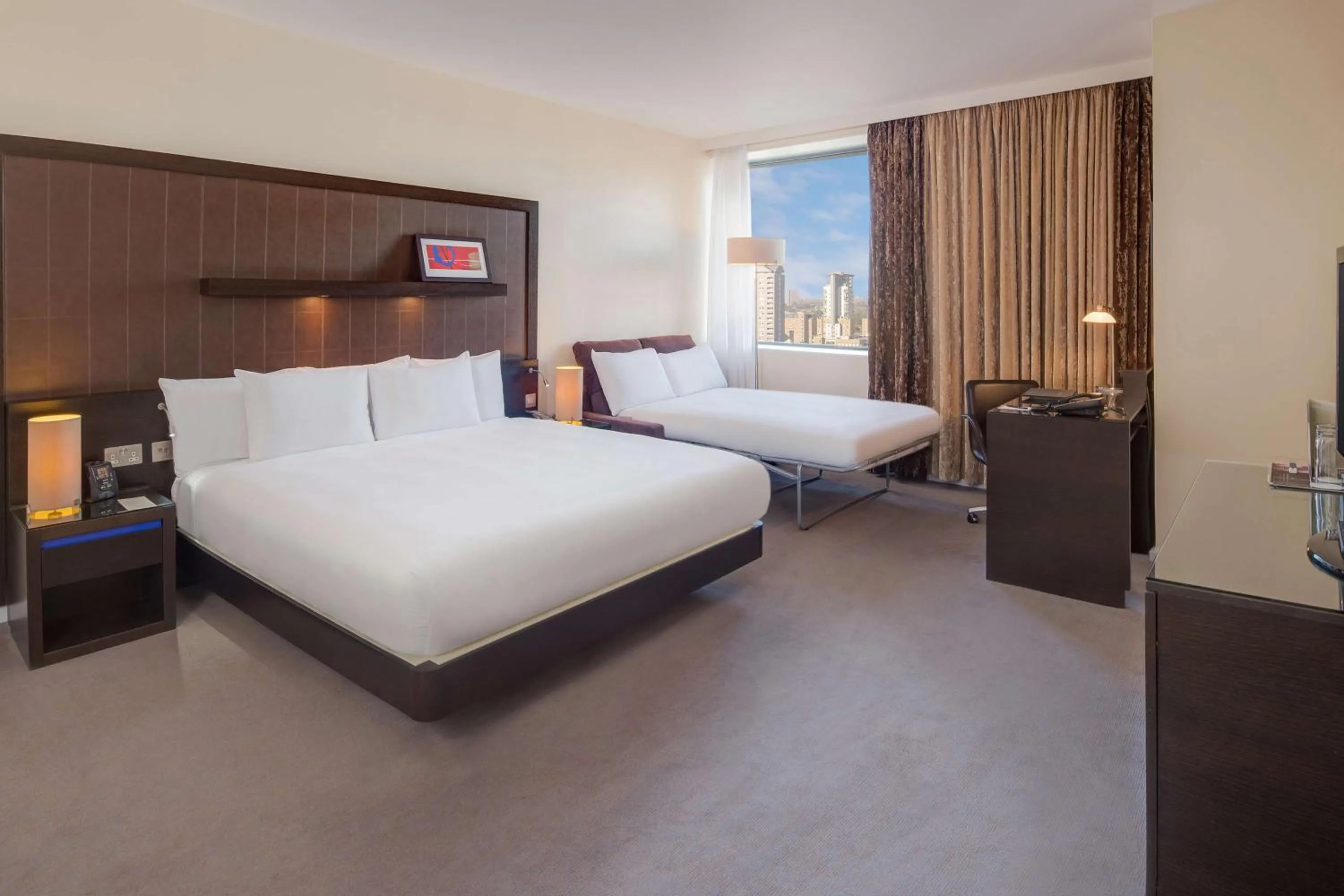 Bedroom, Bed in Hilton London Canary Wharf