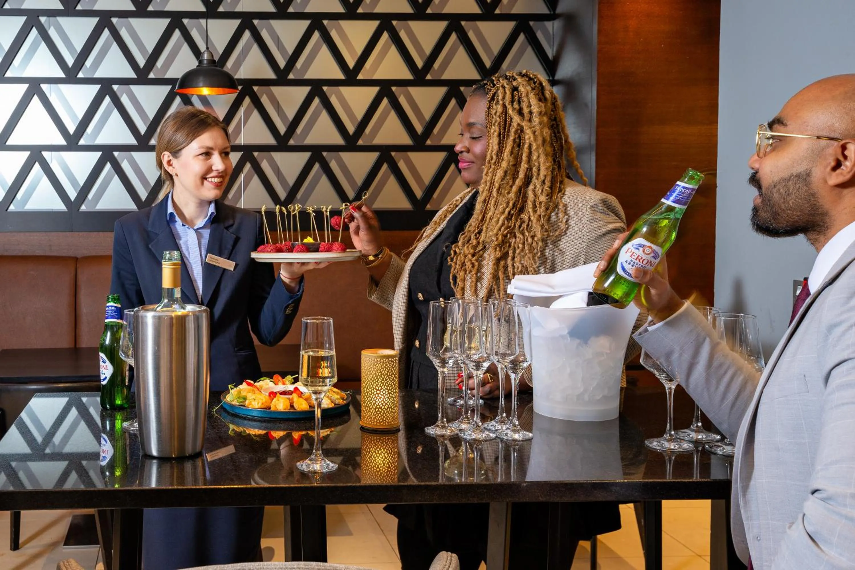 Restaurant/places to eat in Hilton London Canary Wharf