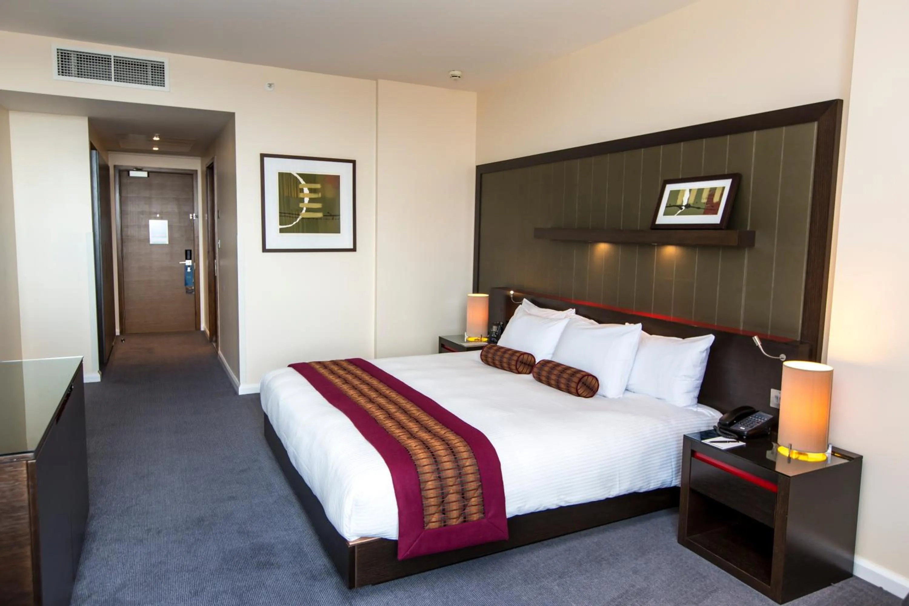 Bed in Hilton London Canary Wharf