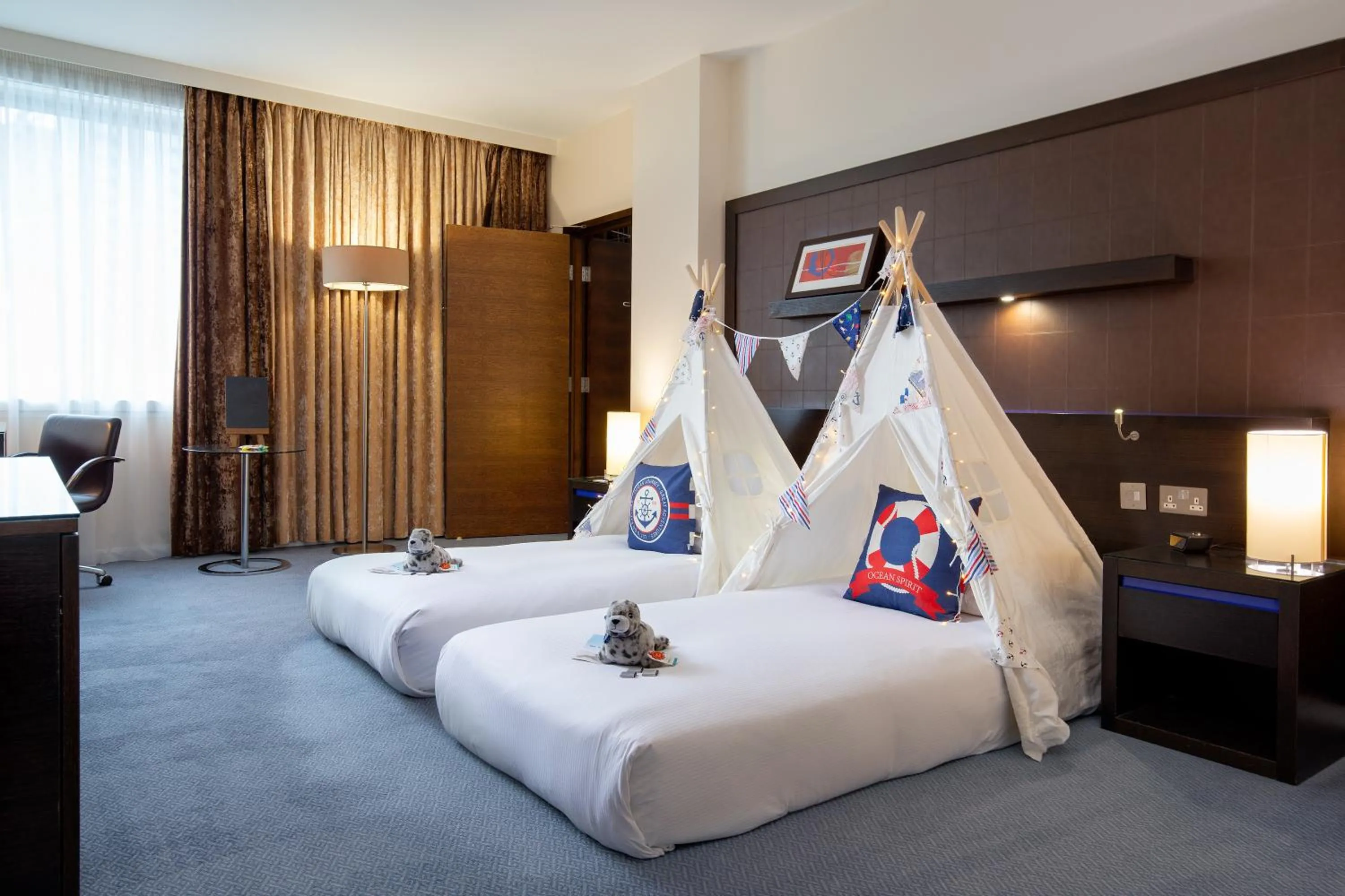 Bedroom, Bed in Hilton London Canary Wharf