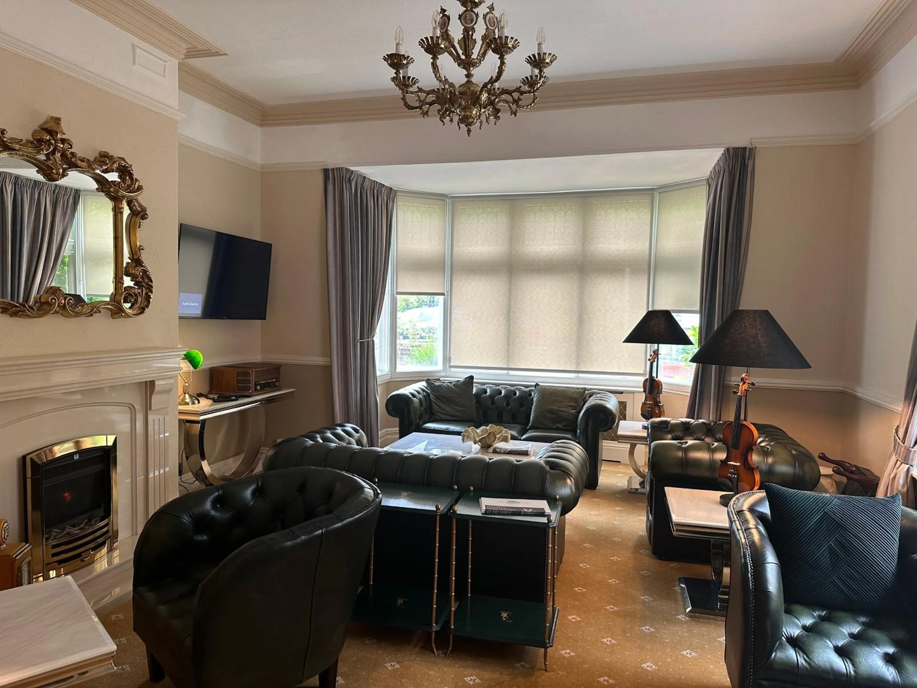 Communal lounge/ TV room in Chester House Guest House