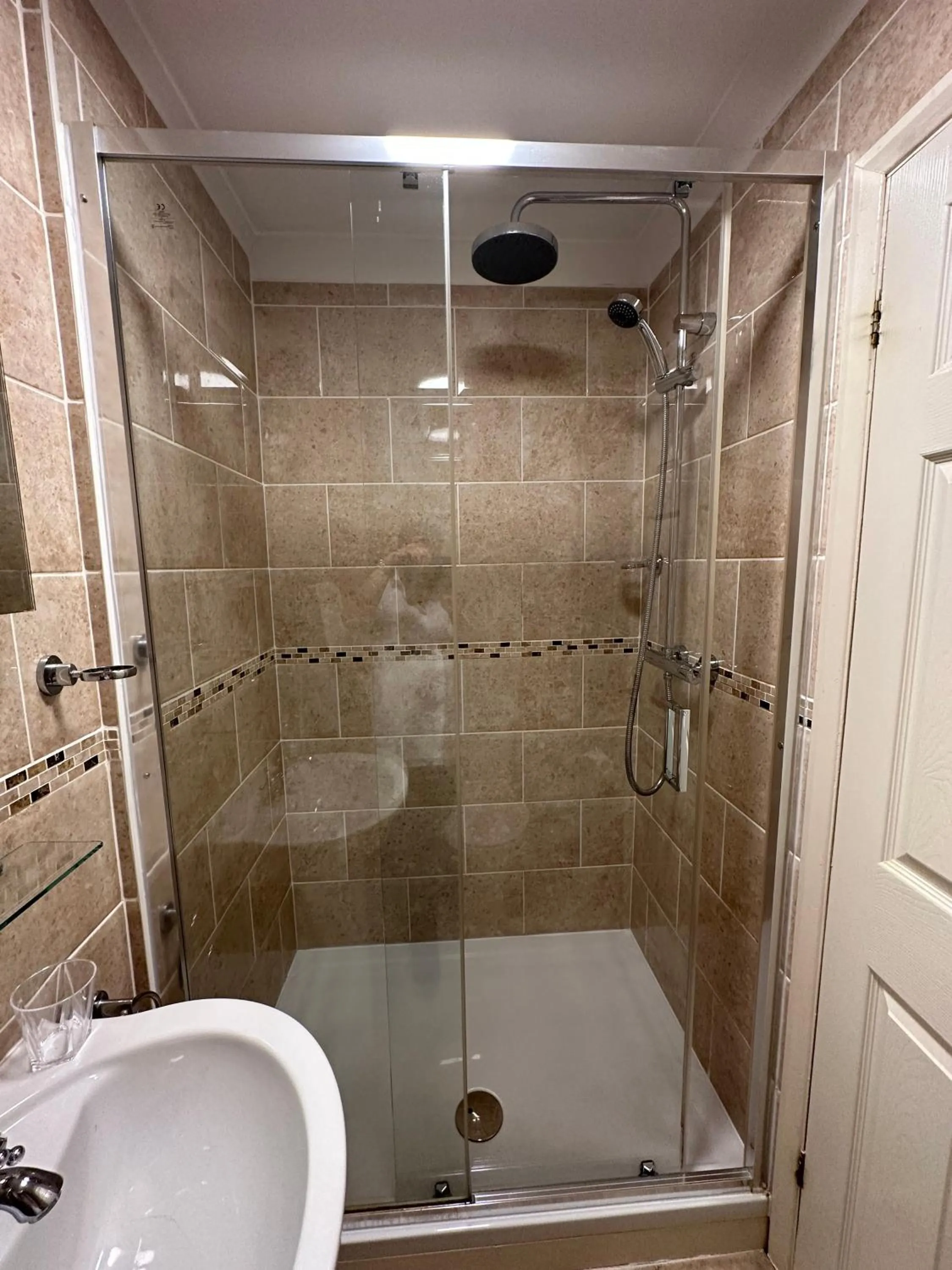 Shower in Chester House Guest House