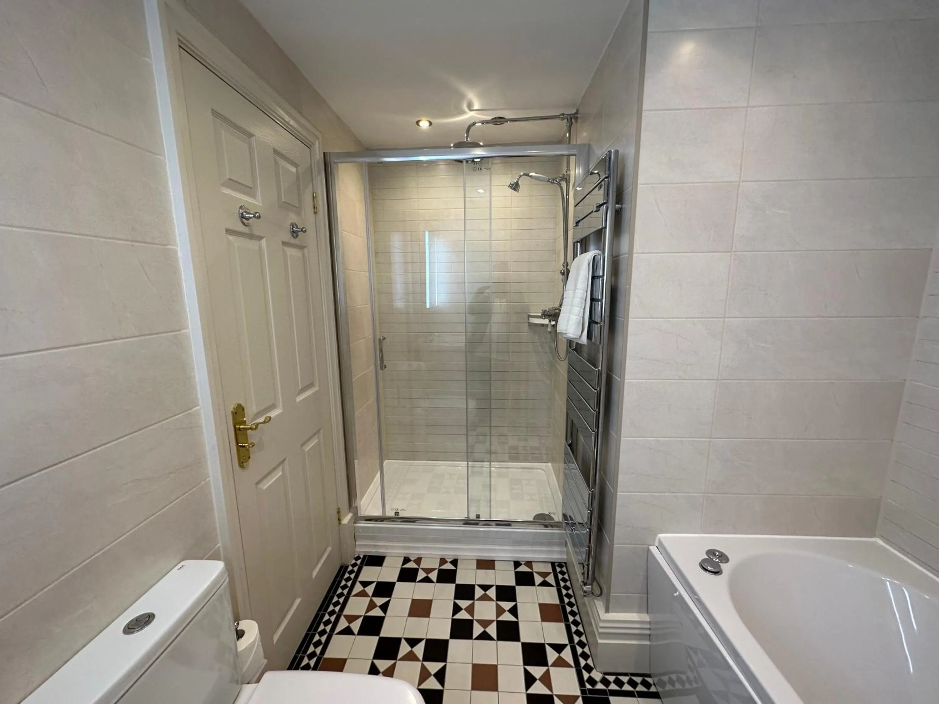 Shower in Chester House Guest House