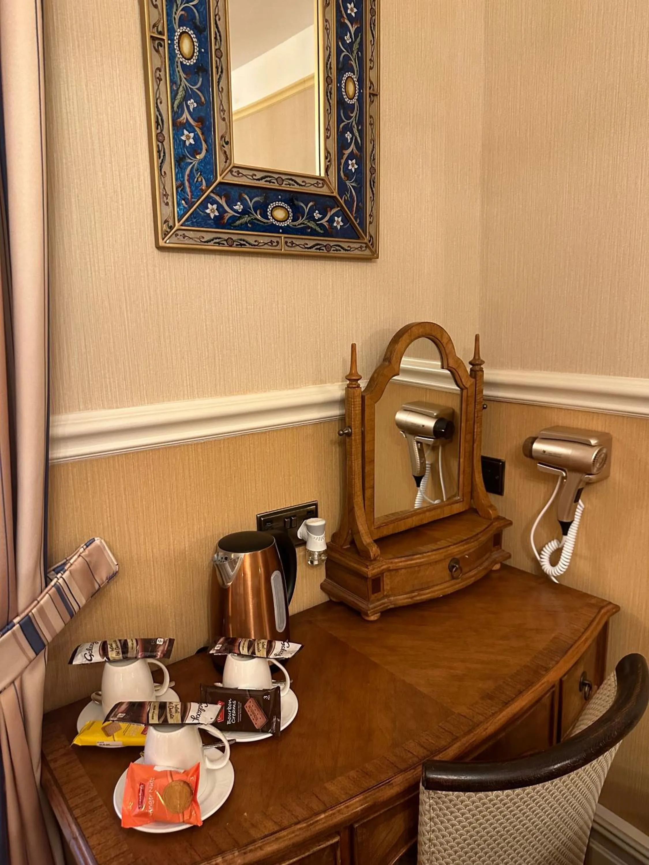 Coffee/tea facilities in Chester House Guest House