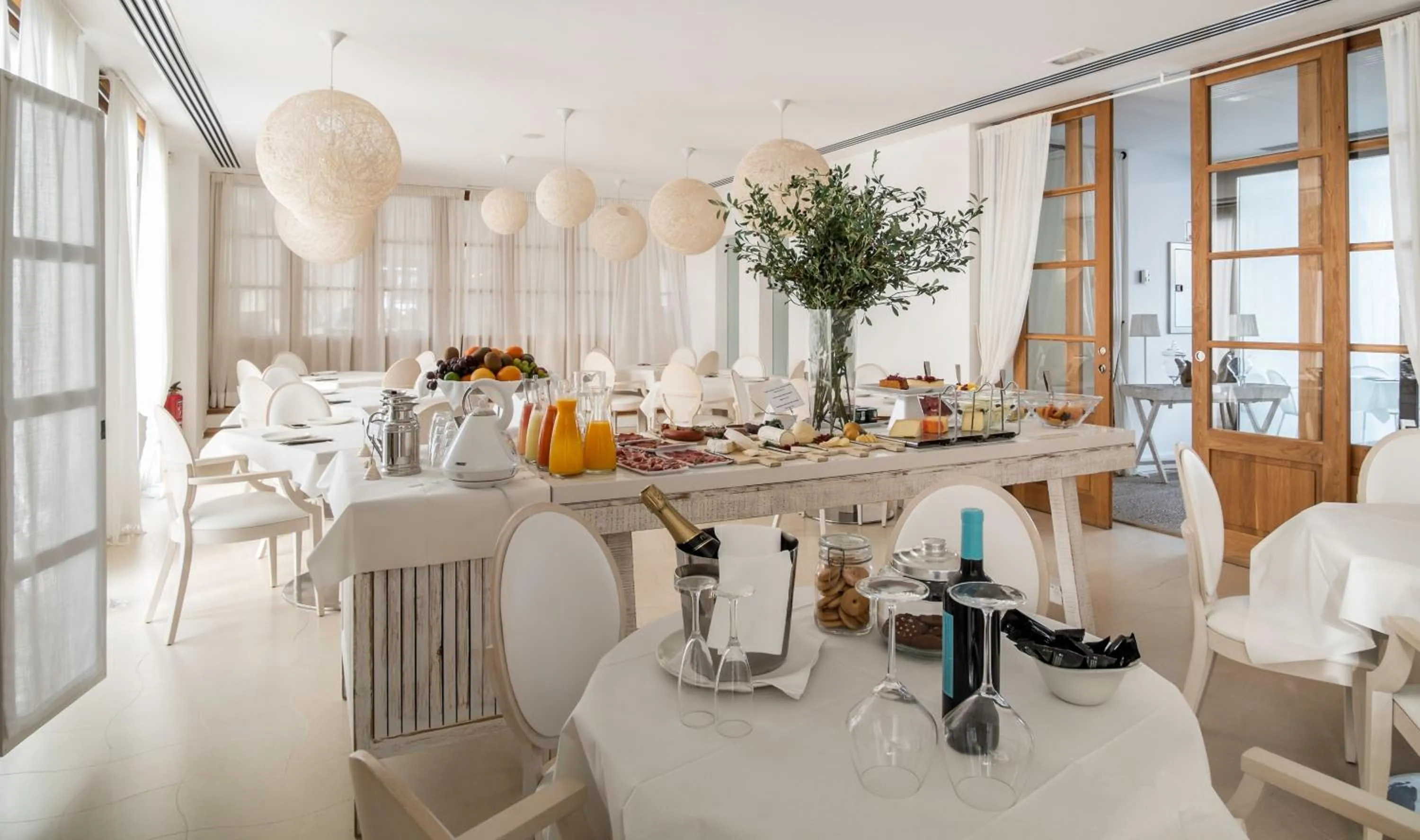 Buffet breakfast in Hotel Es Marès