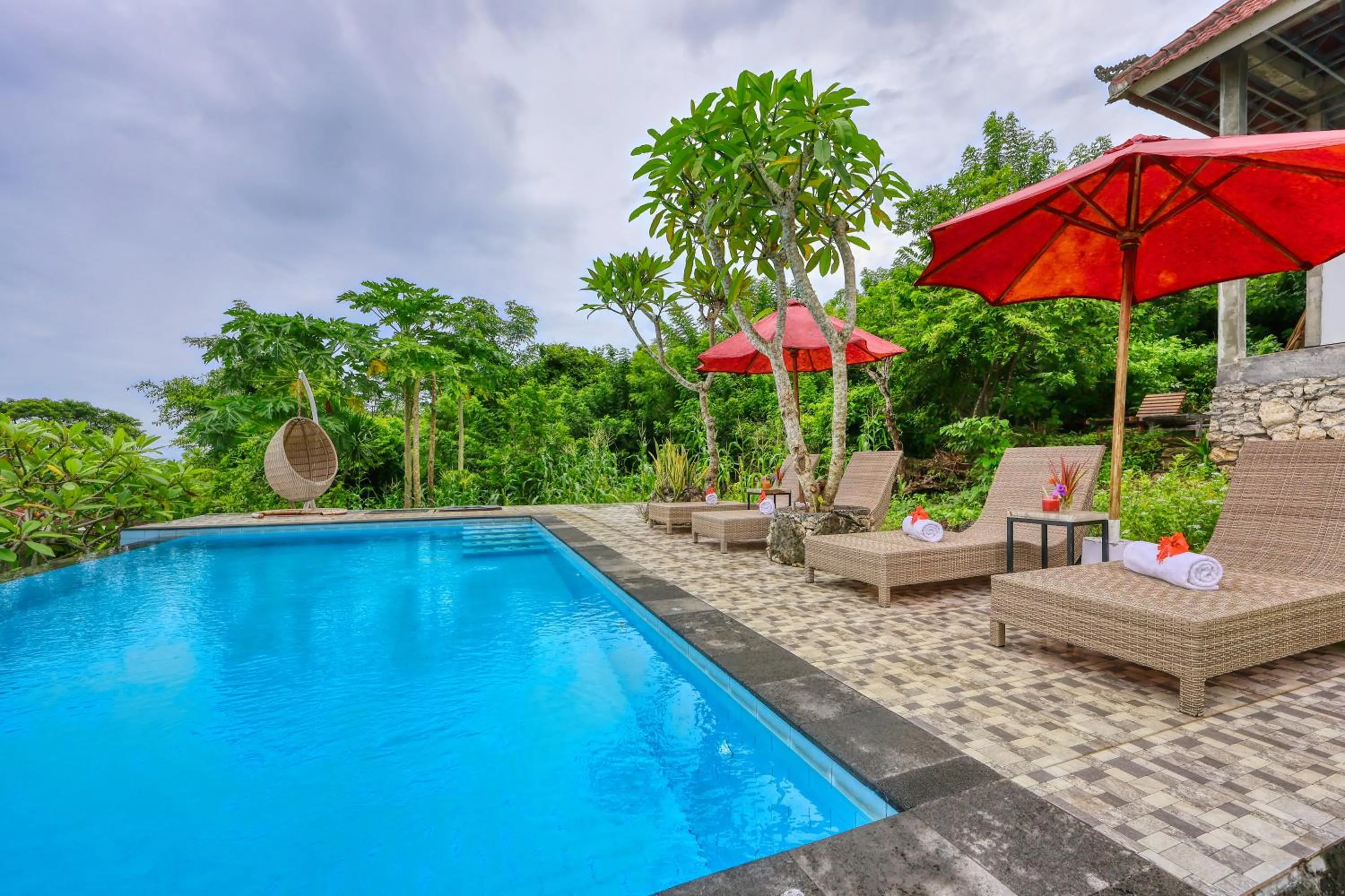 Swimming pool in Petak Cottage