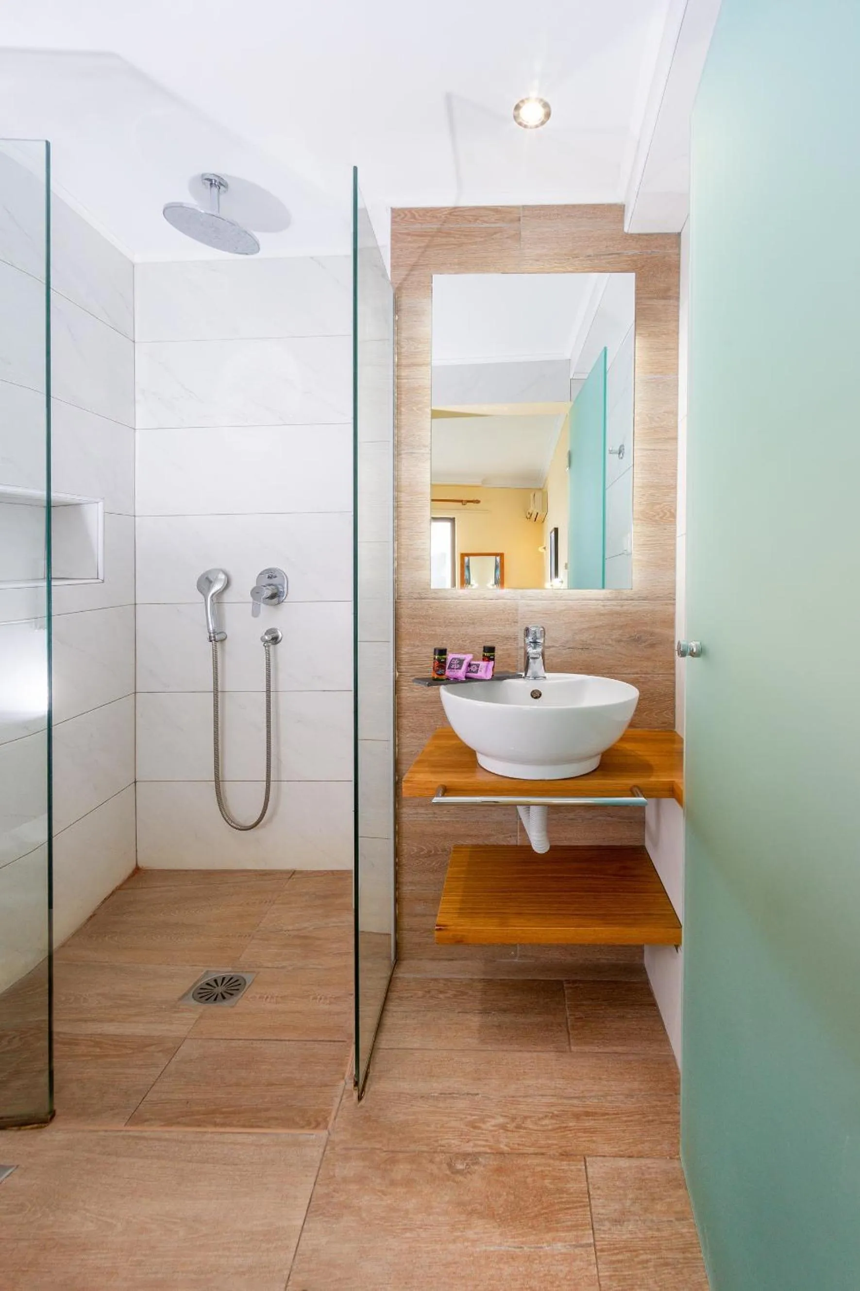 Shower in Kumba At Koum Kapi