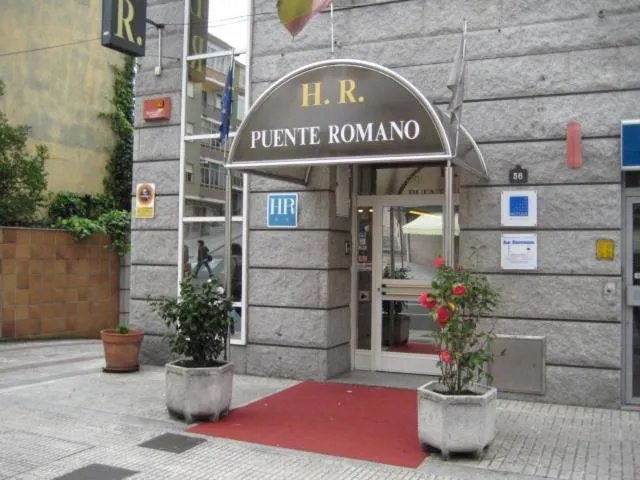 Facade/entrance in Puente Romano