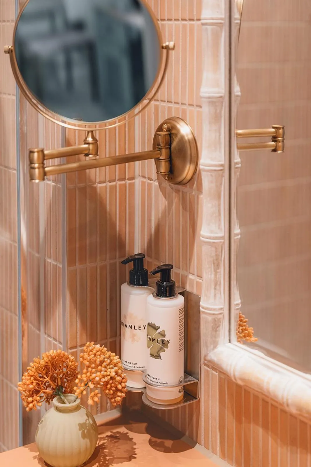 The Potters Heron - A Heartwood Inn