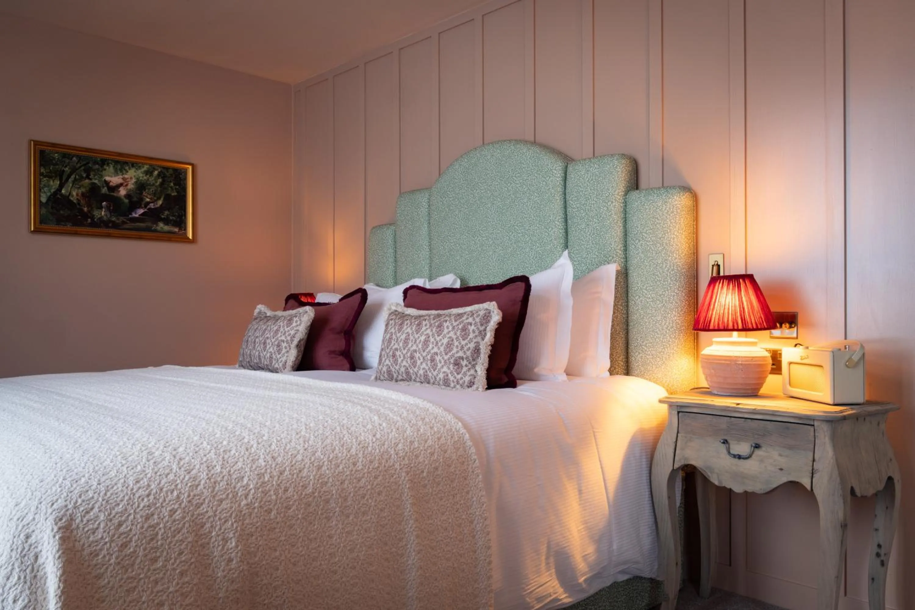 Bed in The Potters Heron - A Heartwood Inn