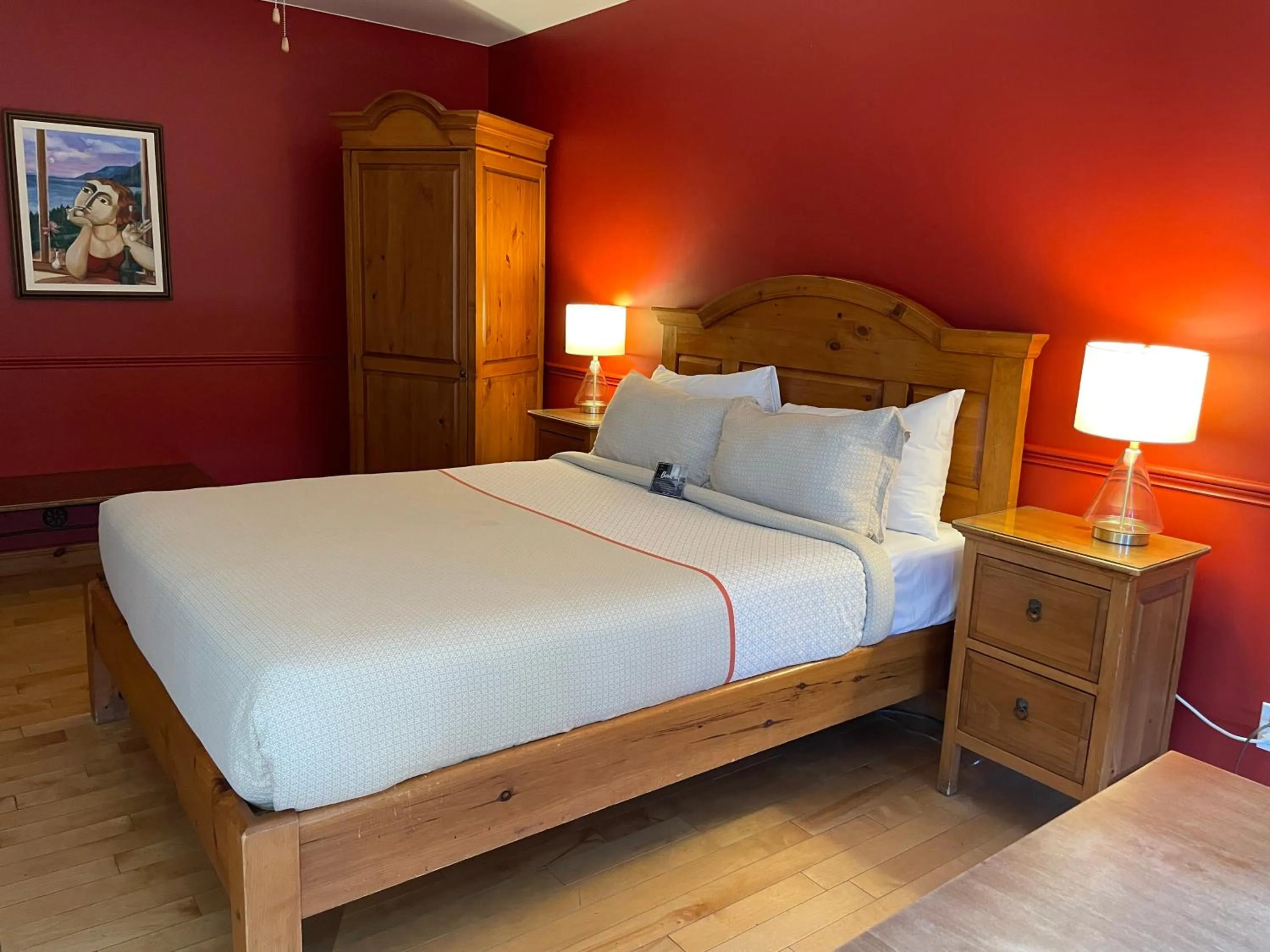 Bedroom, Bed in Auberge Cap aux Corbeaux