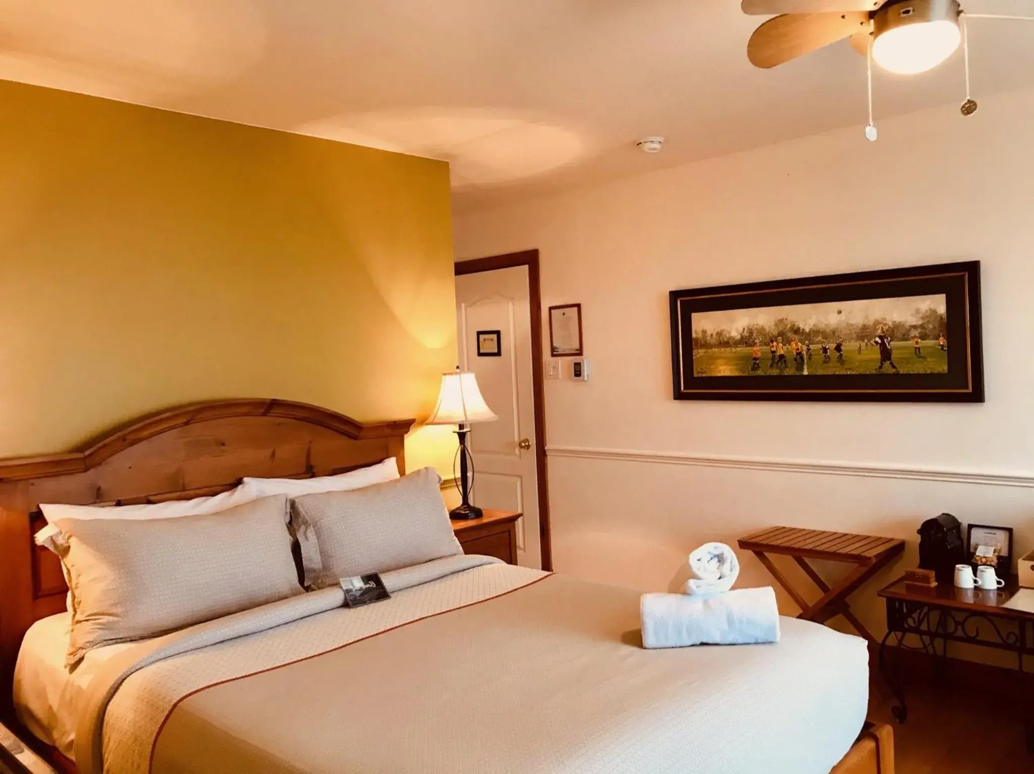 Superior Queen Room in Auberge Cap aux Corbeaux Superior Queen Room in Auberge Cap aux Corbeaux