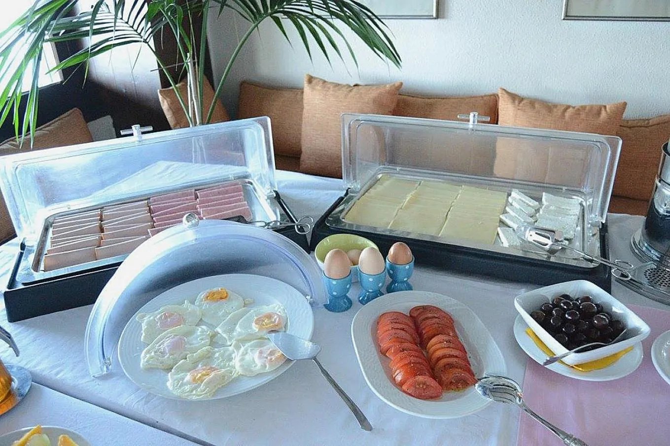 Buffet breakfast in Maistrali Hotel