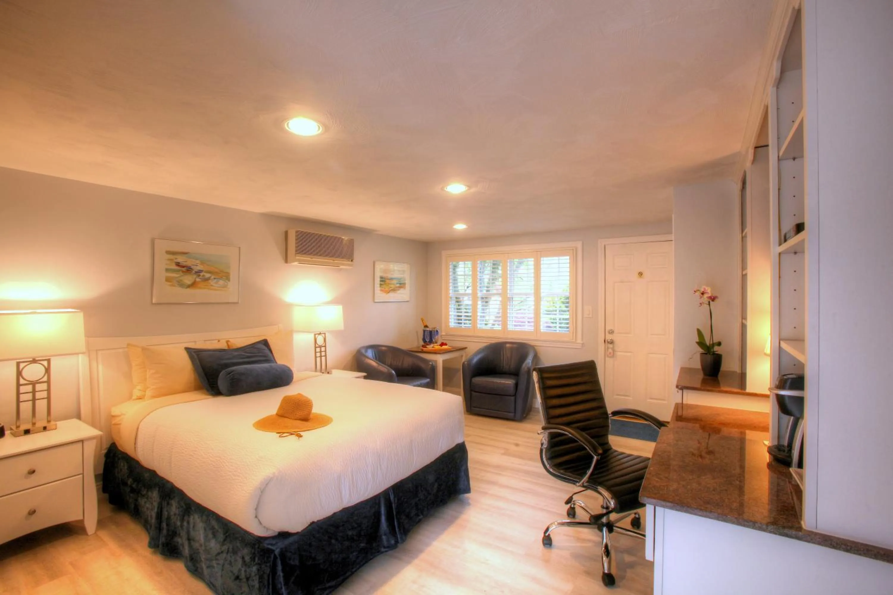 Photo of the whole room, Bed in Pleasant Bay Village Resort