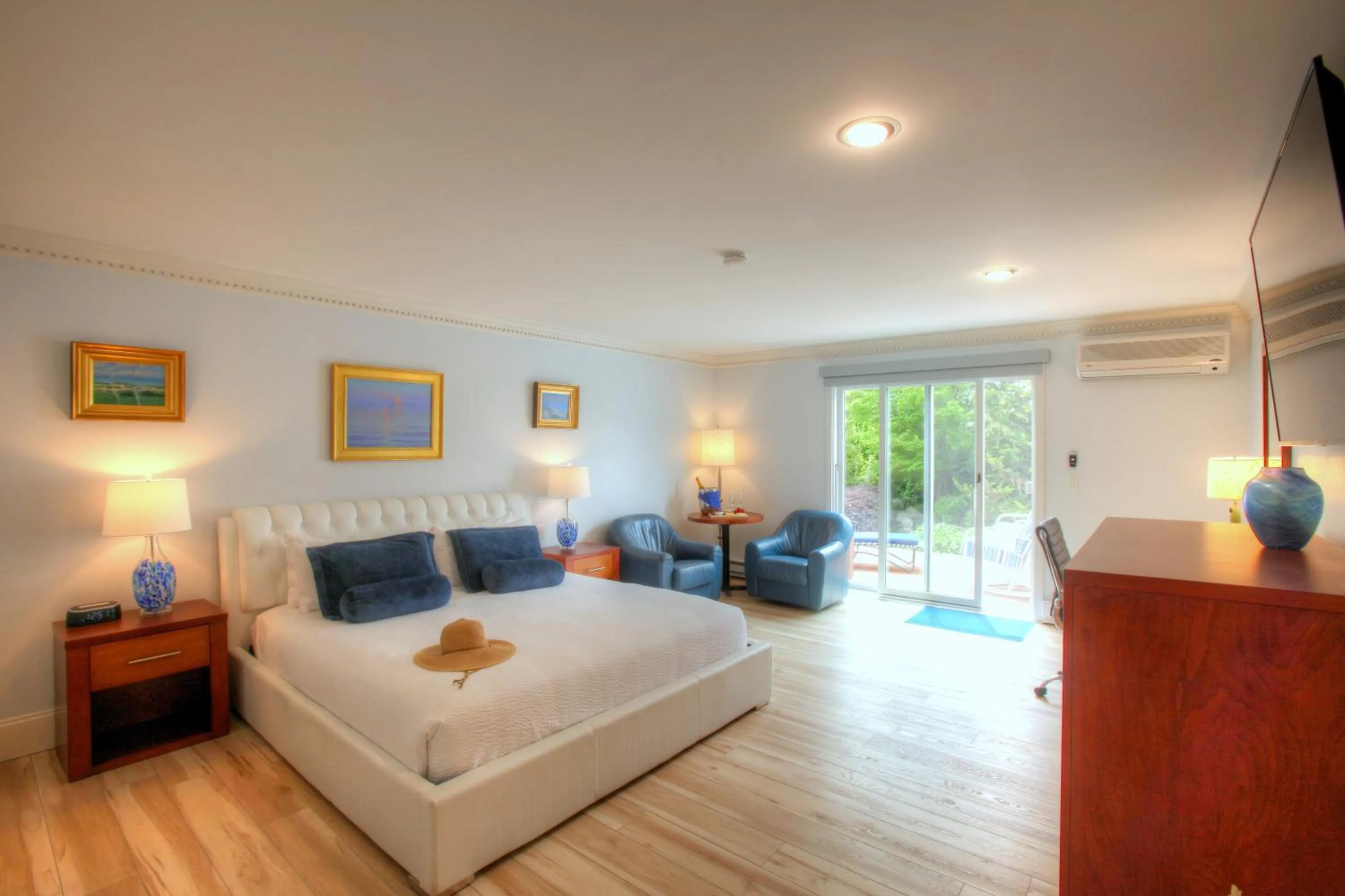 Photo of the whole room, Bed in Pleasant Bay Village Resort