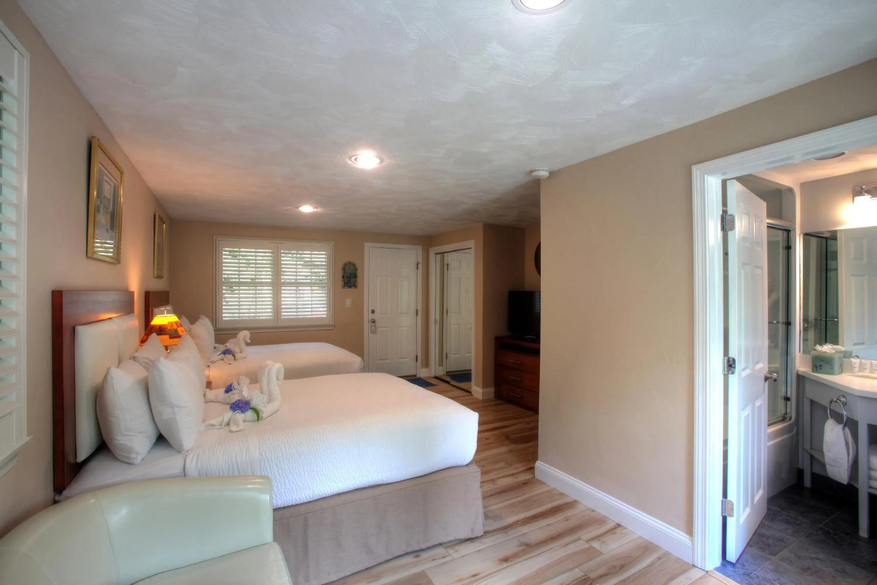 Bedroom, Bed in Pleasant Bay Village Resort