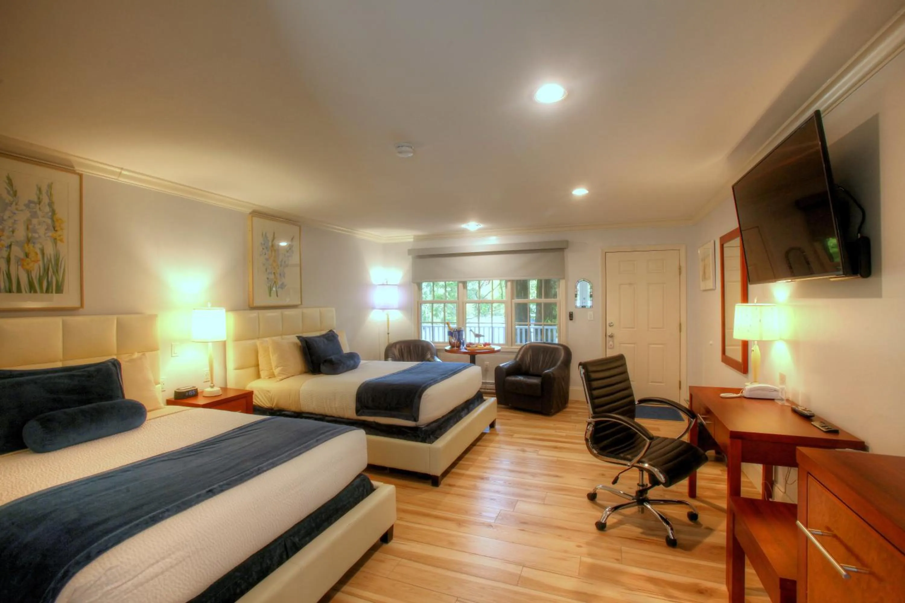 Photo of the whole room, Bed in Pleasant Bay Village Resort