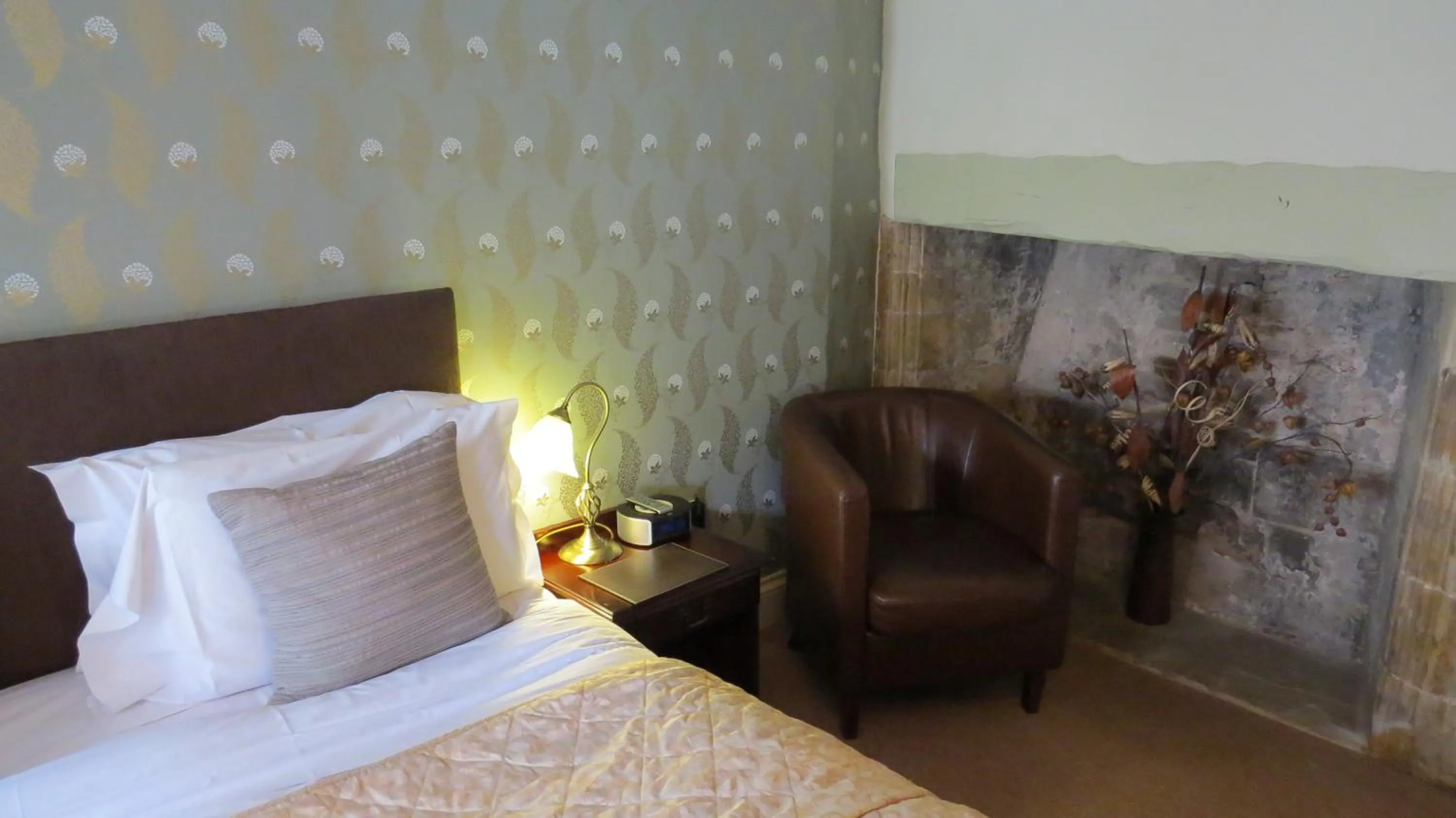 Bedroom, Bed in The Kings Head Hotel