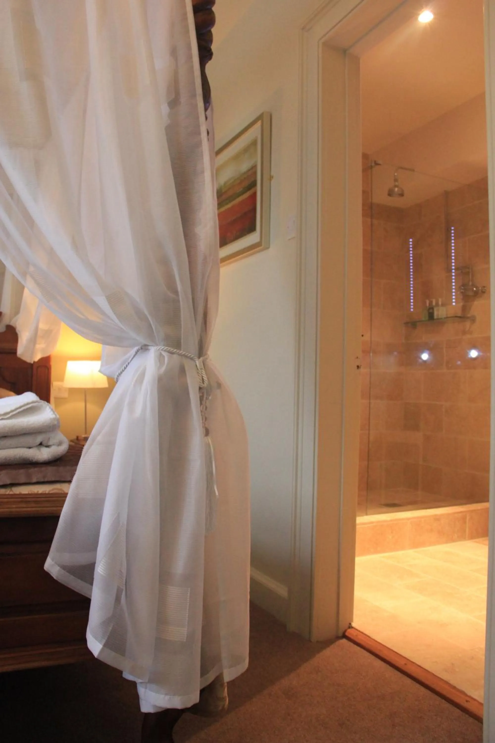 Bedroom, Bed in The Kings Head Hotel