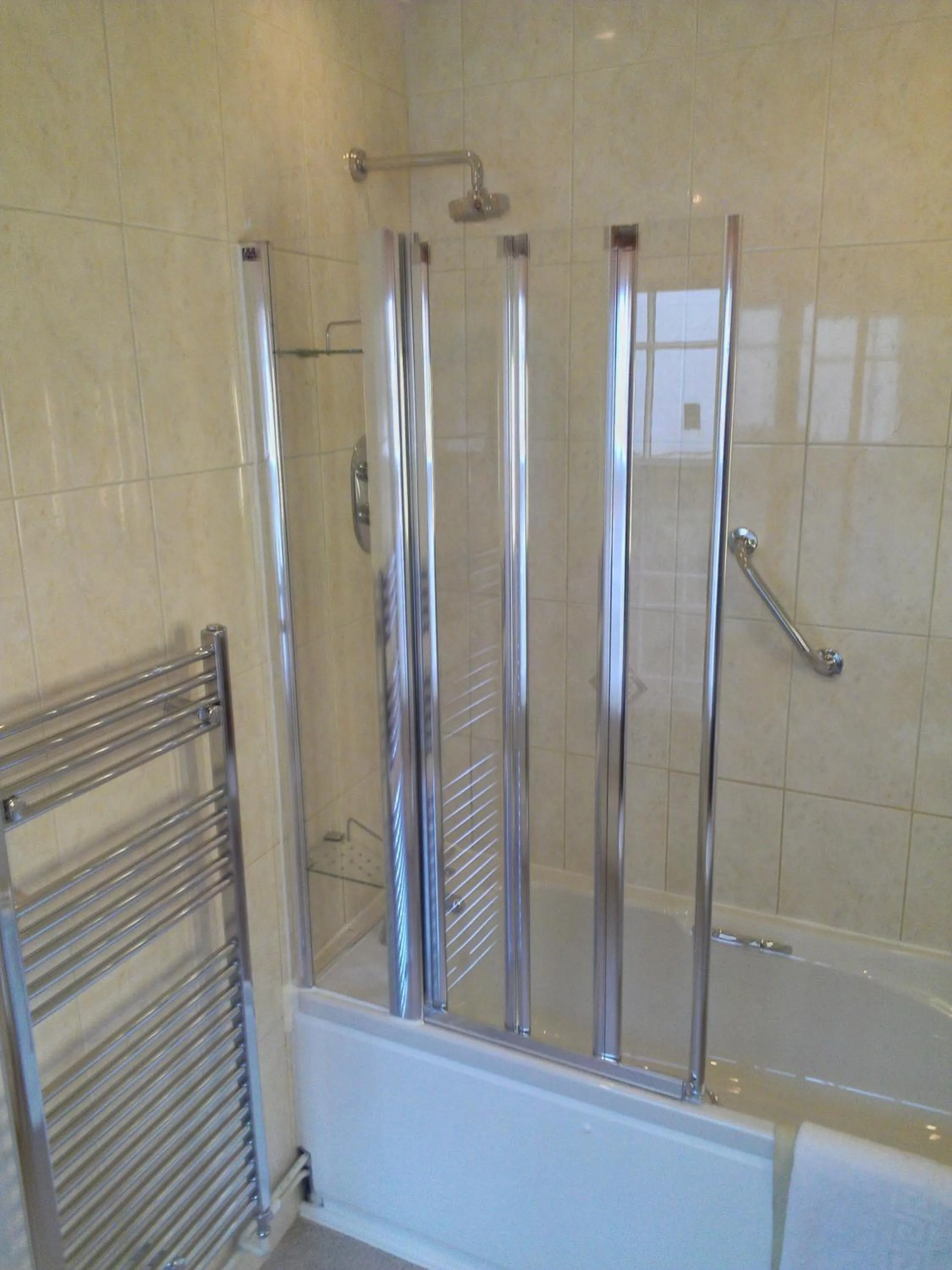 Bathroom in The Kings Head Hotel