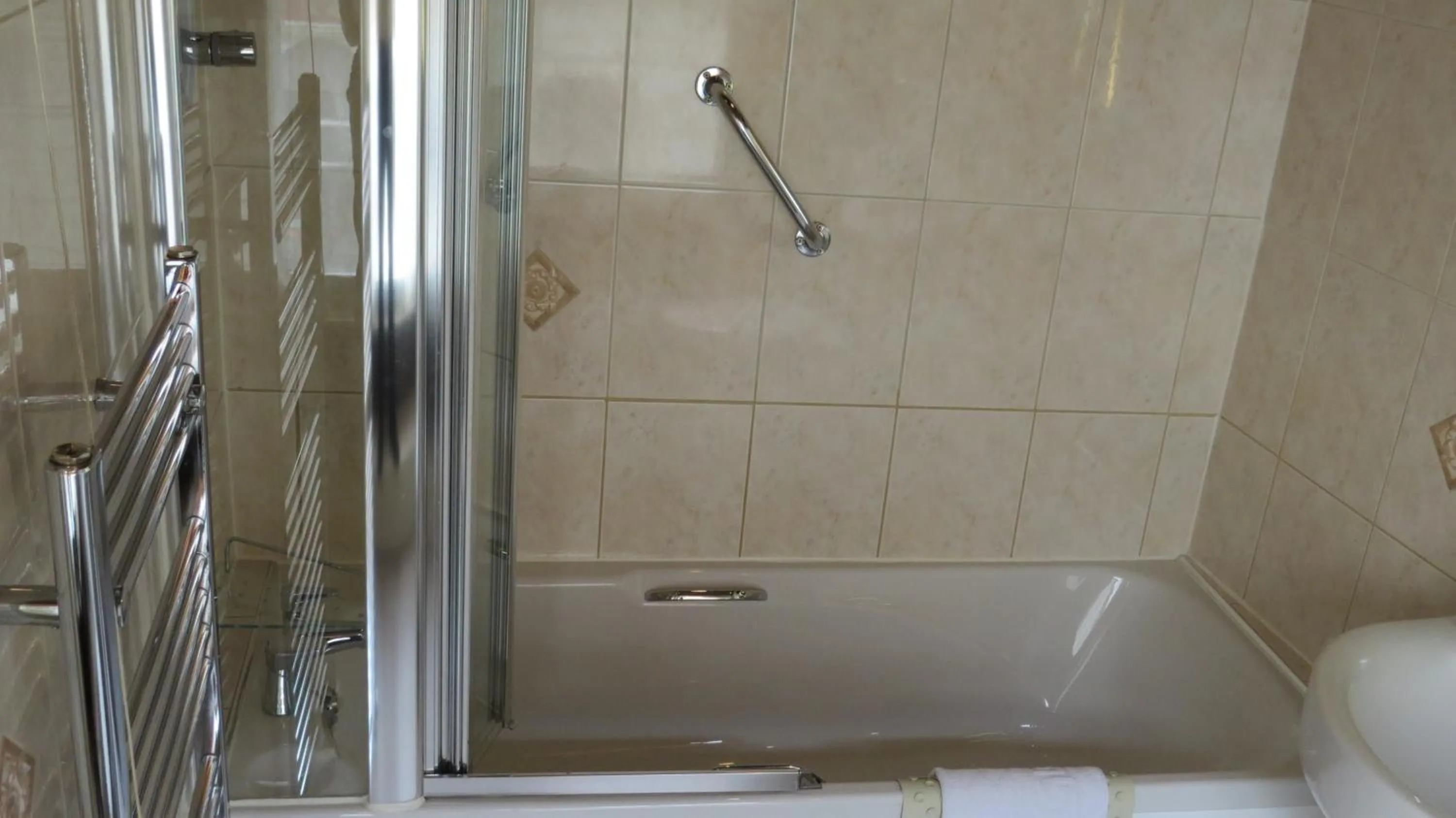 Bathroom in The Kings Head Hotel