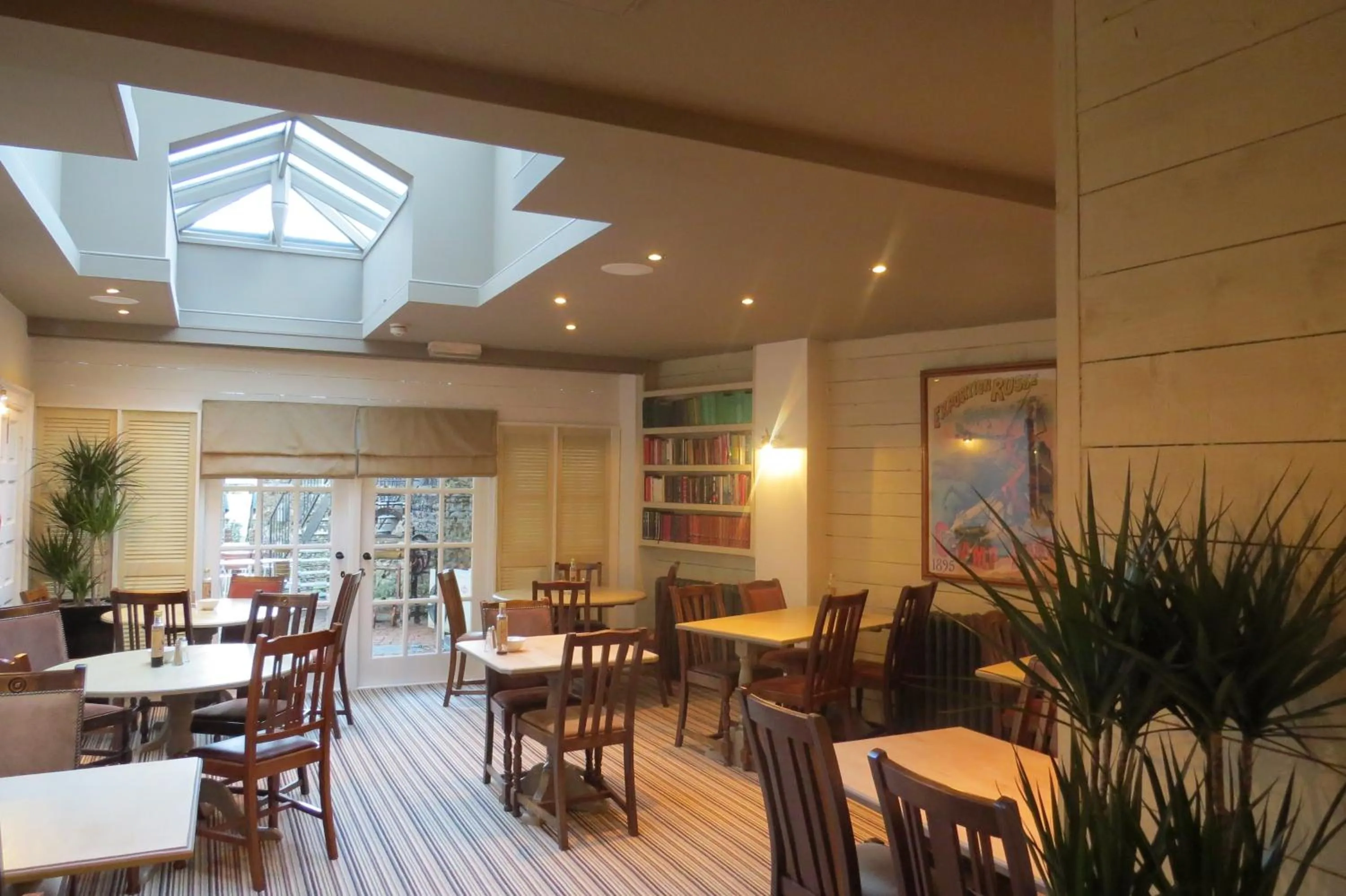 Restaurant/places to eat in The Kings Head Hotel