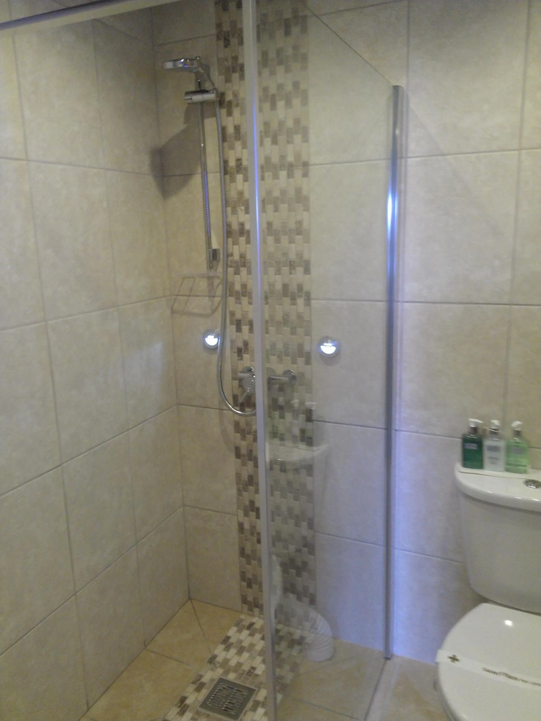 Bathroom in The Kings Head Hotel