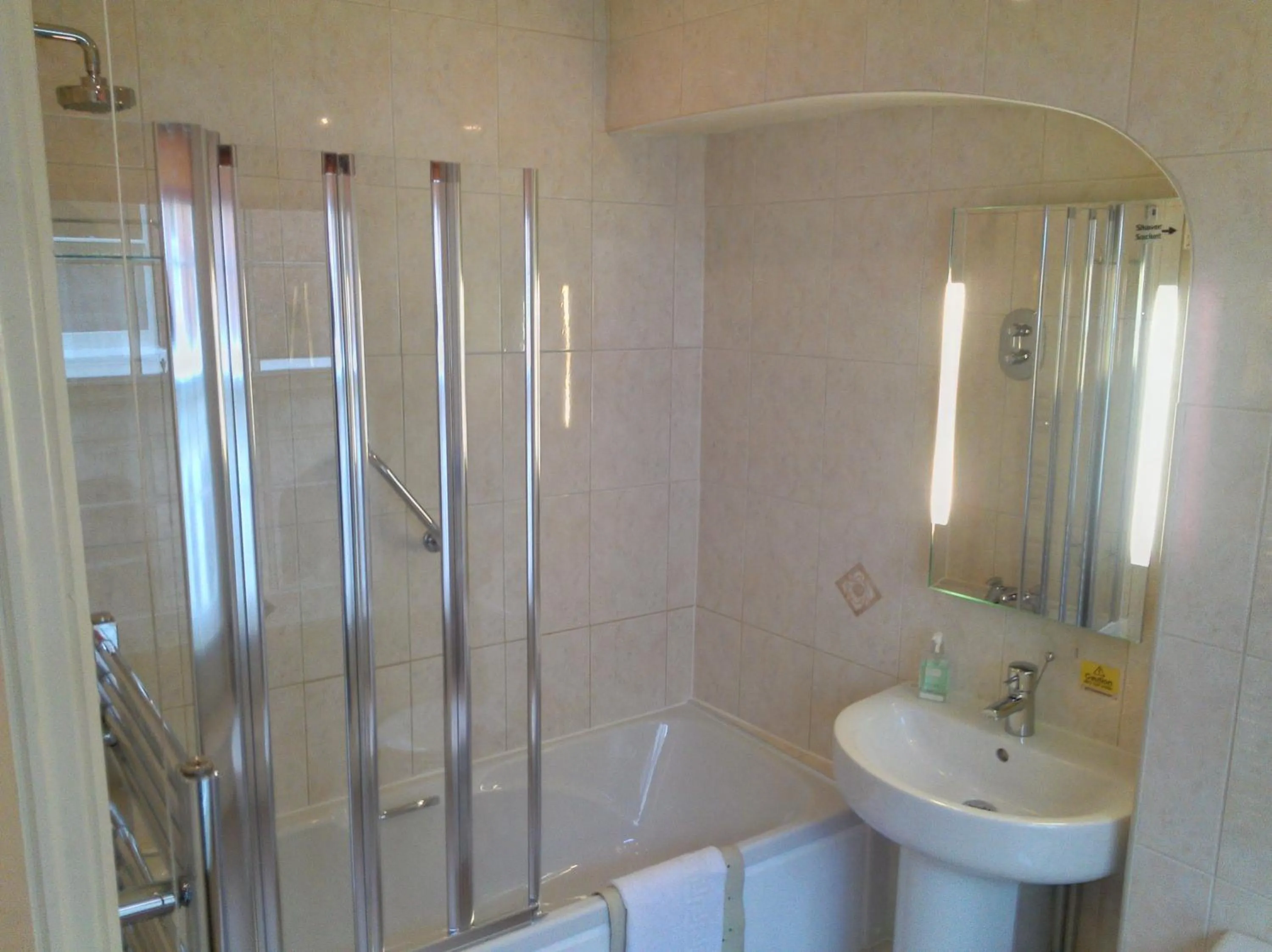 Bathroom in The Kings Head Hotel