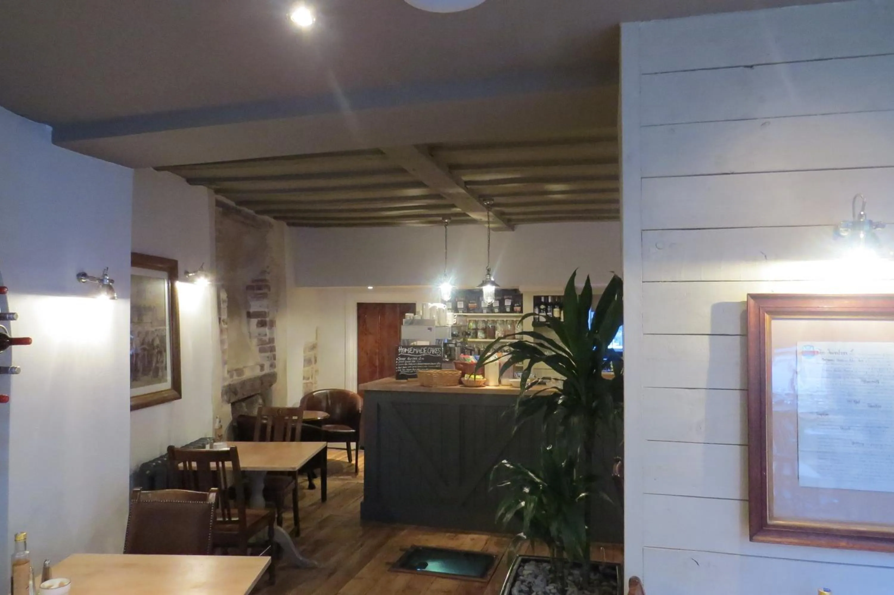 Restaurant/places to eat in The Kings Head Hotel