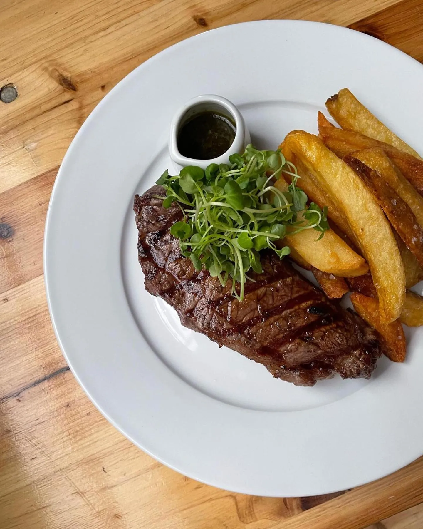 Restaurant/places to eat in The Kings Head Hotel