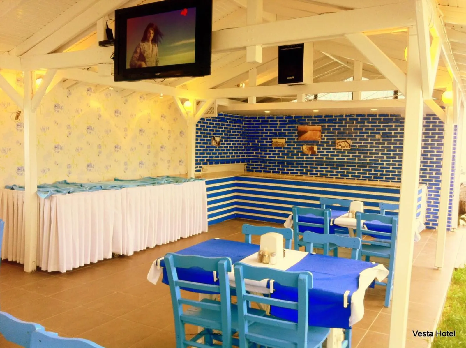 Restaurant/places to eat in Vesta Hotel