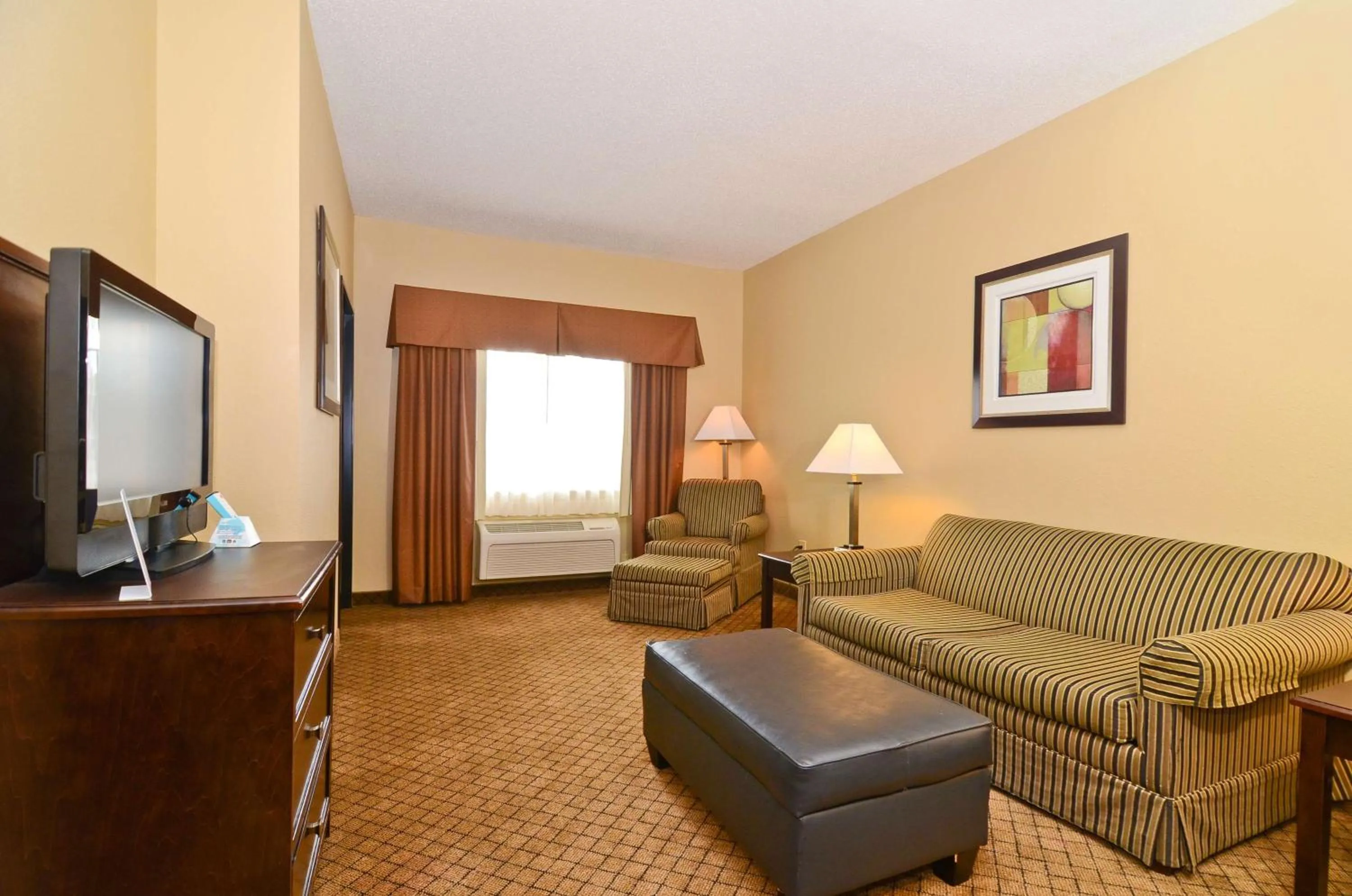 Photo of the whole room in Best Western Macomb Inn