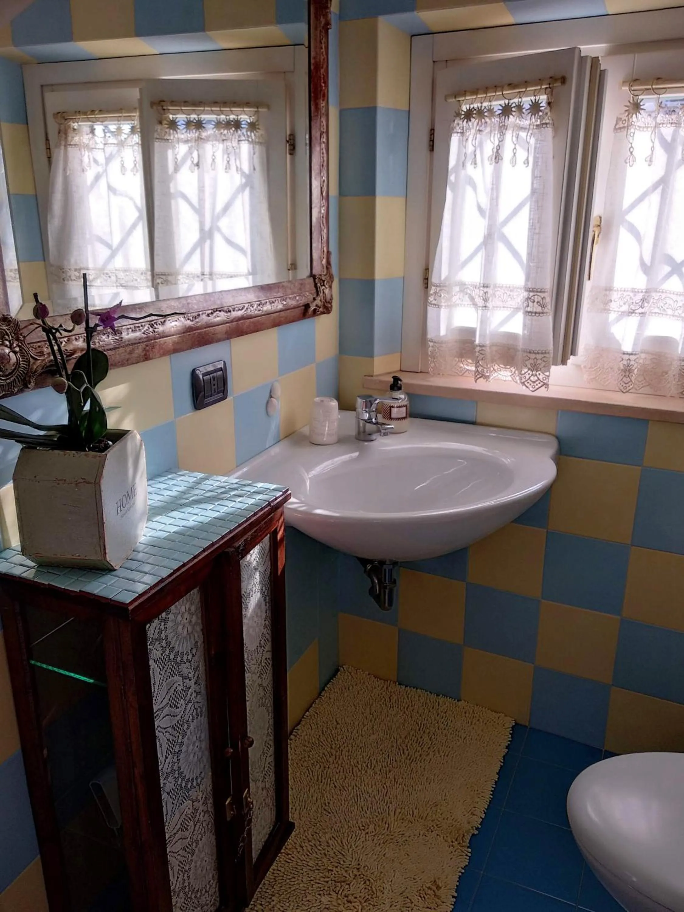 Toilet in B&B Palazzo Mestichelli Boutique Palace