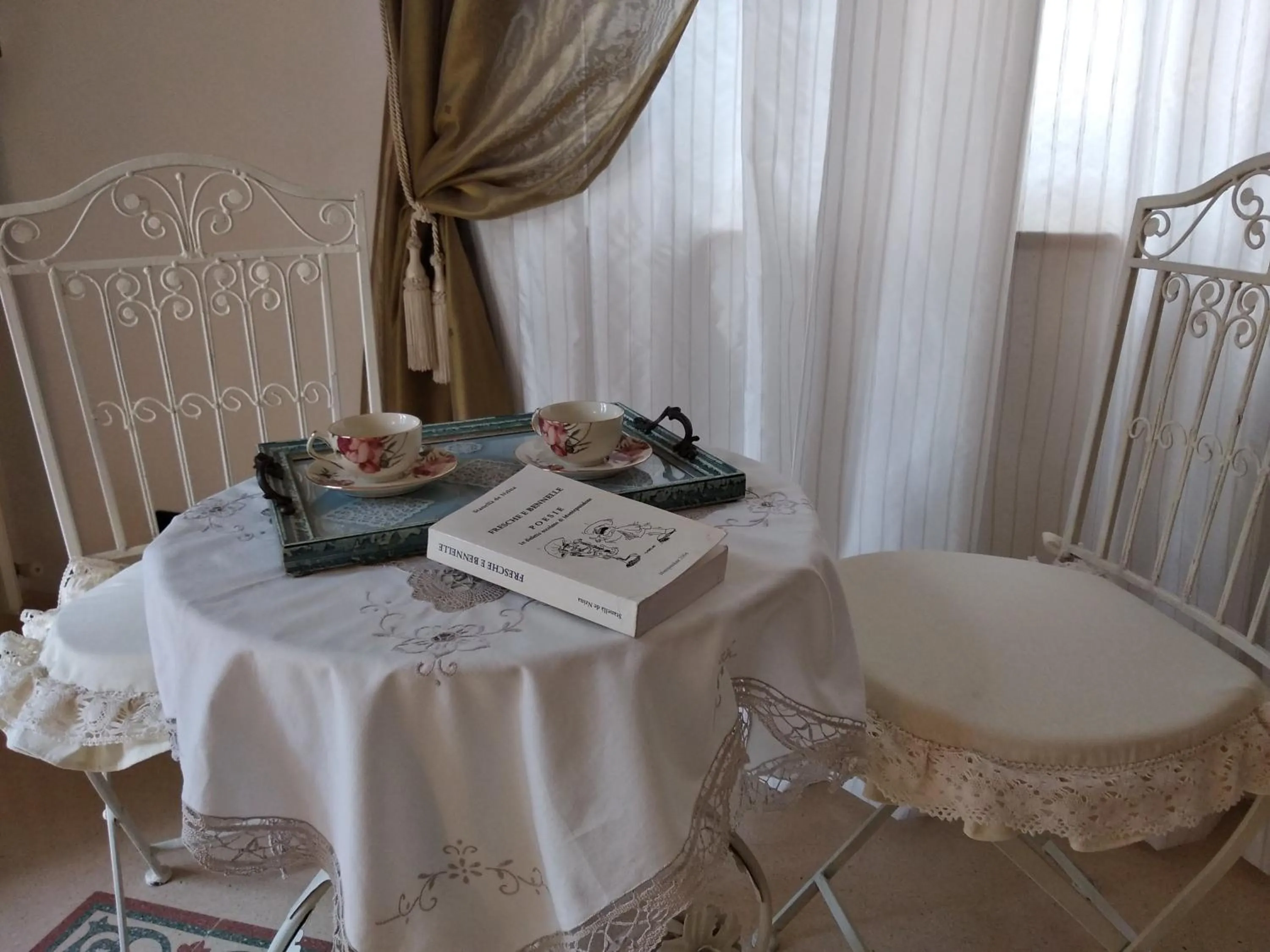 Decorative detail in B&B Palazzo Mestichelli Boutique Palace