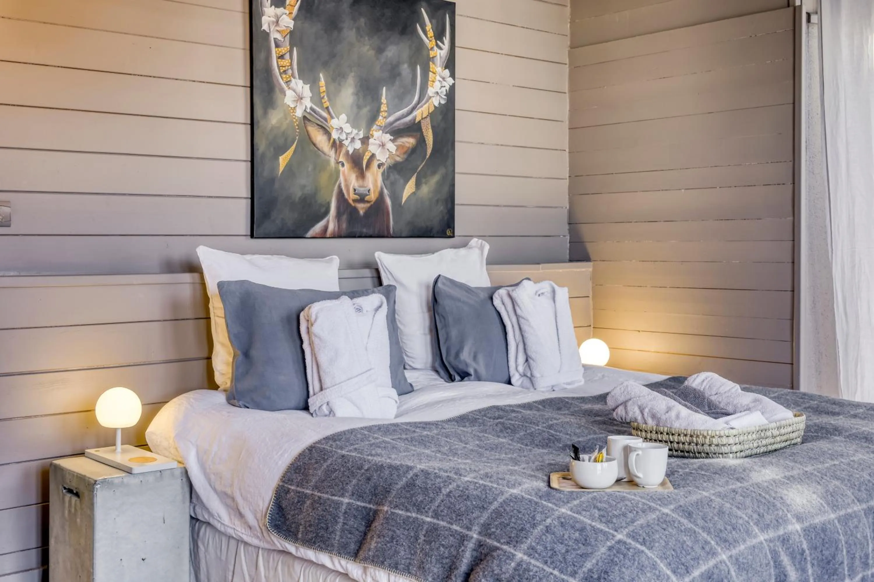 Bed in La Féline Blanche Adult Only