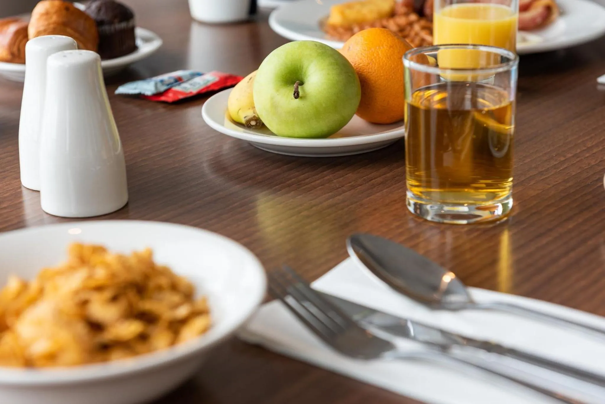 Restaurant/places to eat in Holiday Inn Express Leeds City Centre - Armouries by IHG