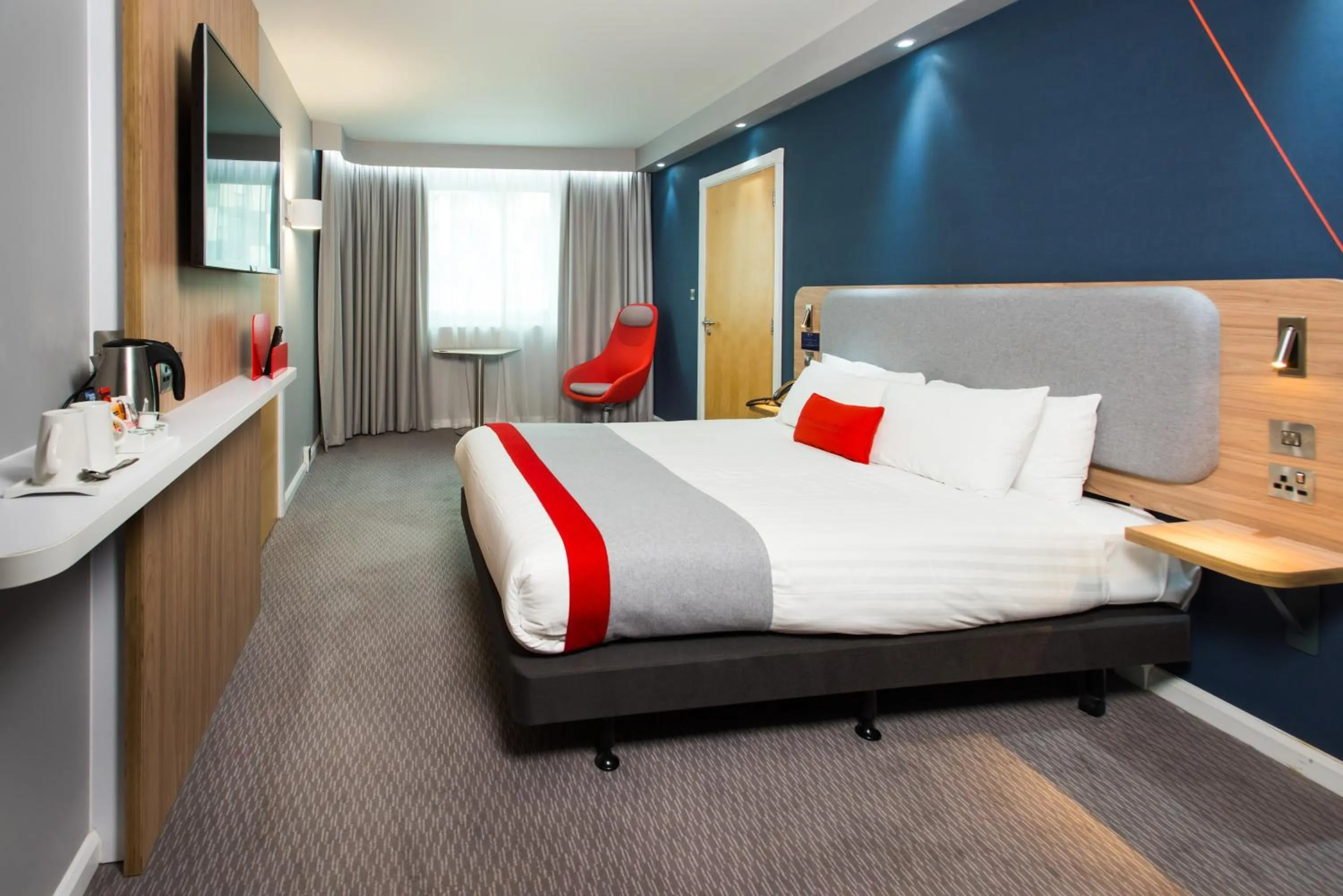 Photo of the whole room, Bed in Holiday Inn Express Leeds City Centre - Armouries by IHG