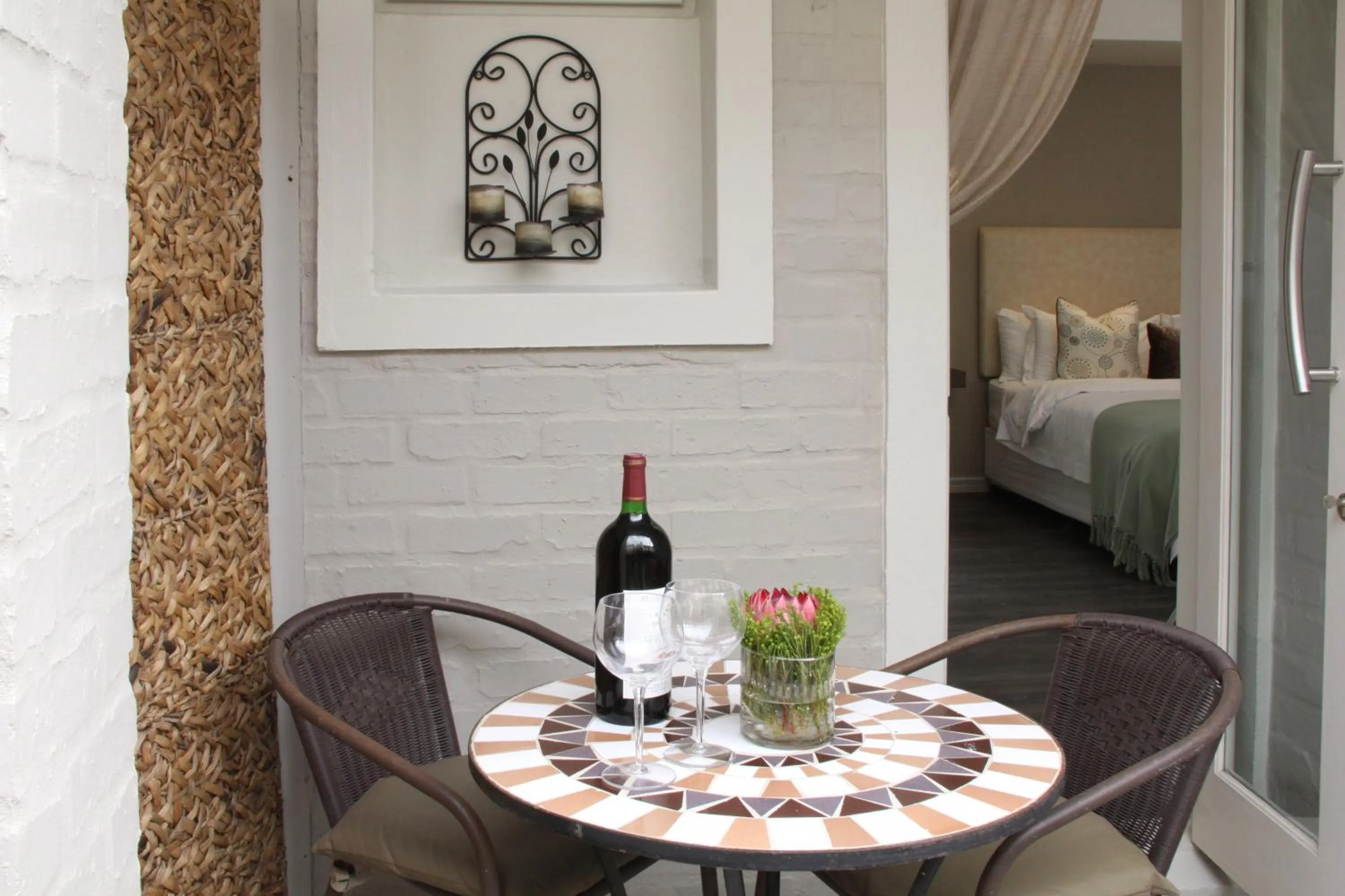 Balcony/Terrace, Bed in Hermanus Lodge on the Green - Solar Power