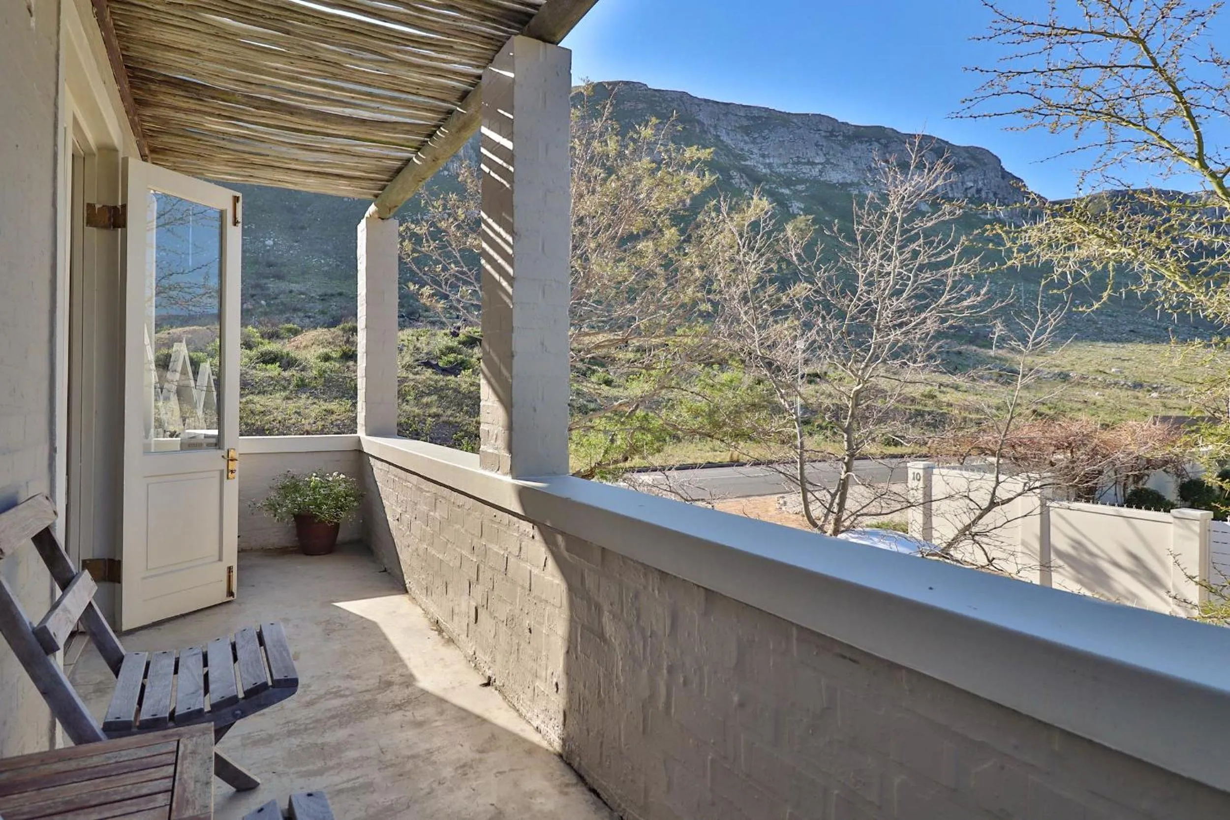 Balcony/Terrace in Hermanus Lodge on the Green - Solar Power