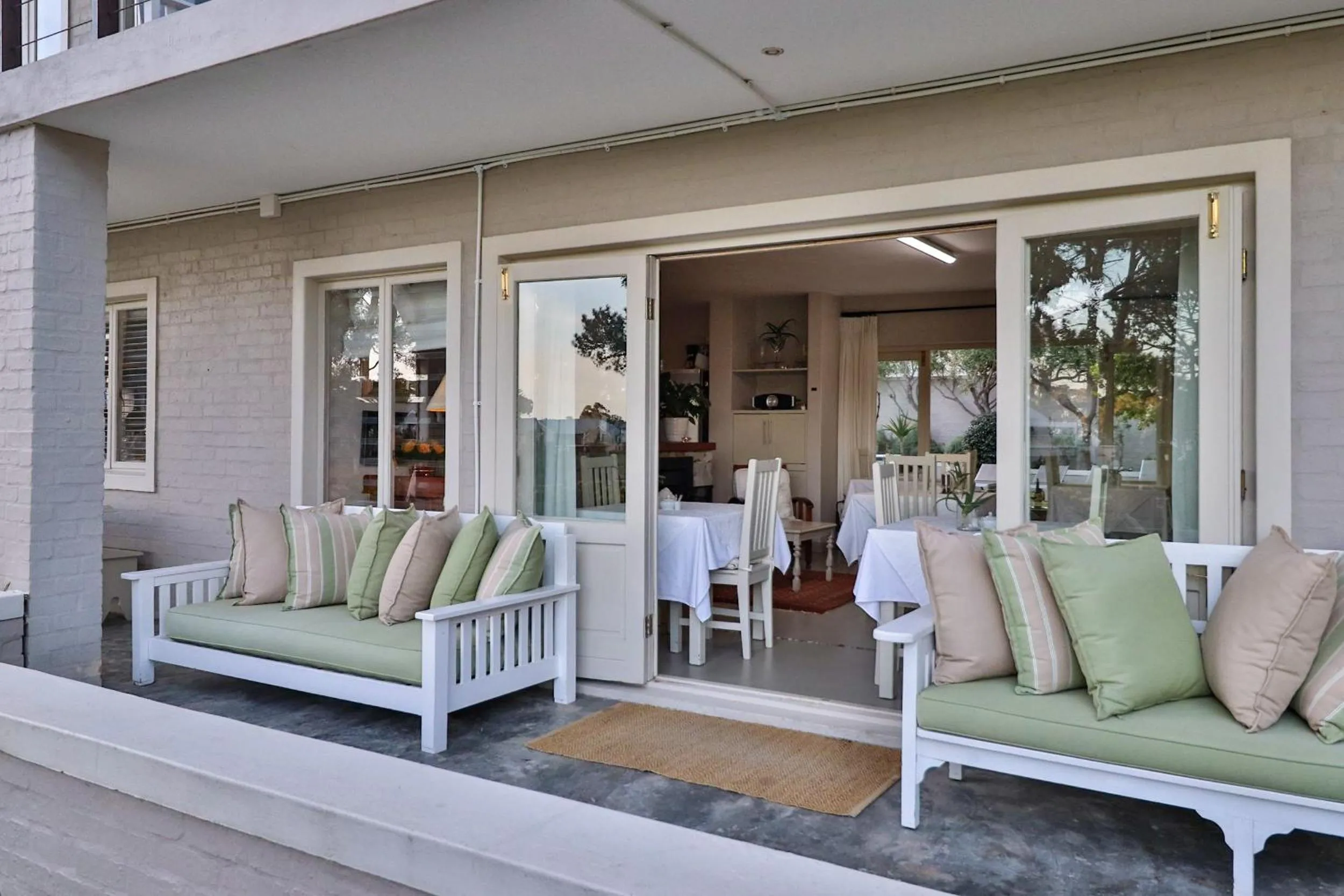 Patio in Hermanus Lodge on the Green - Solar Power