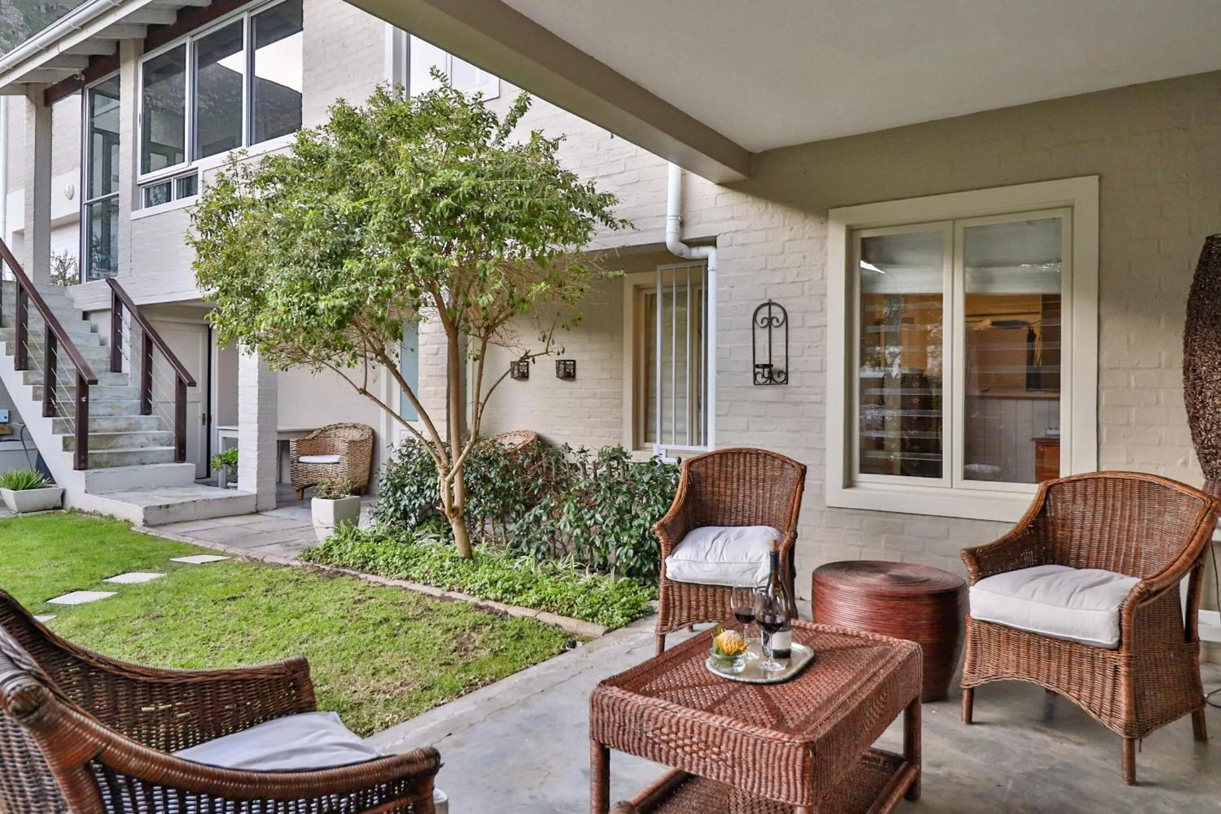 Patio in Hermanus Lodge on the Green - Solar Power