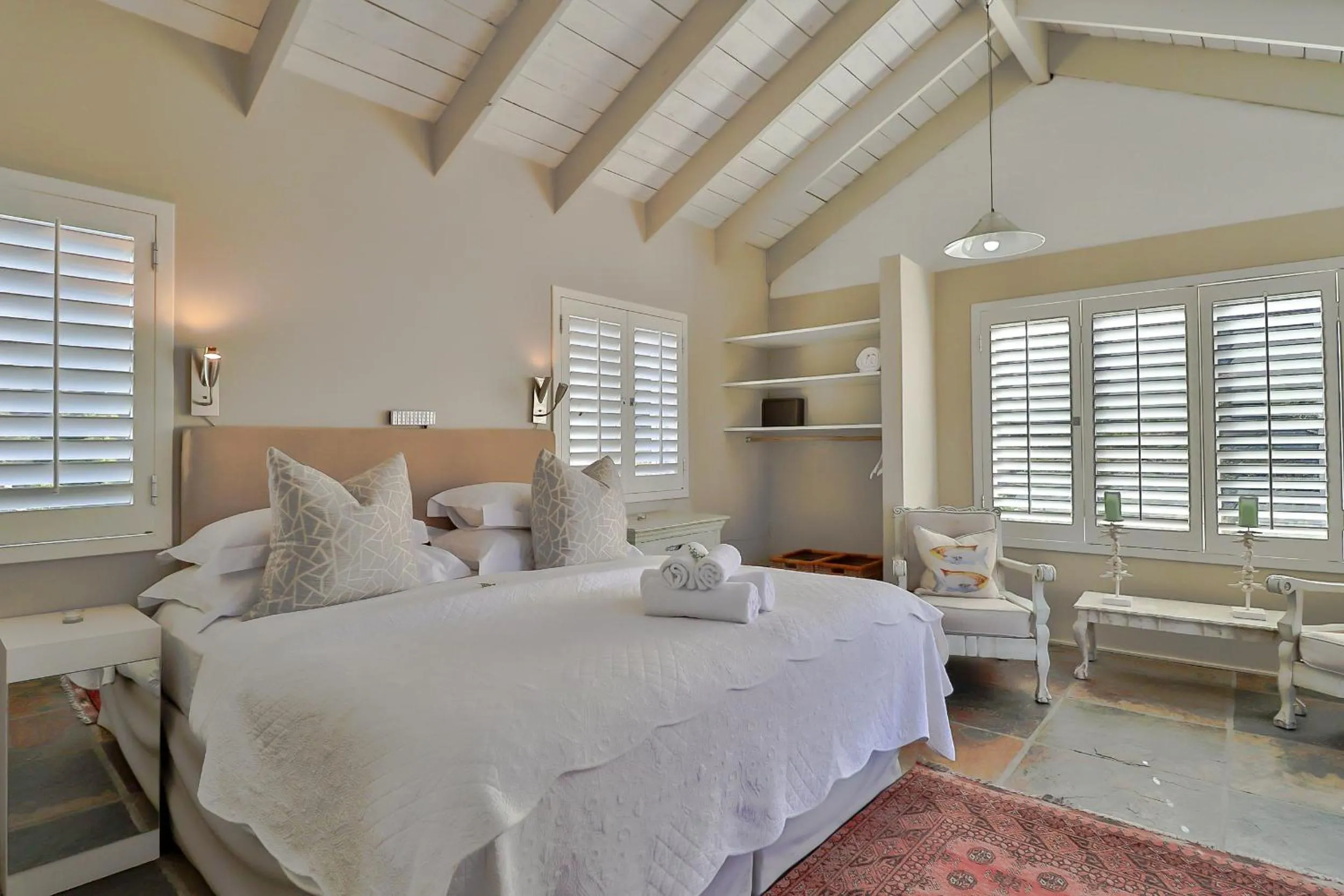 Bedroom, Bed in Hermanus Lodge on the Green - Solar Power