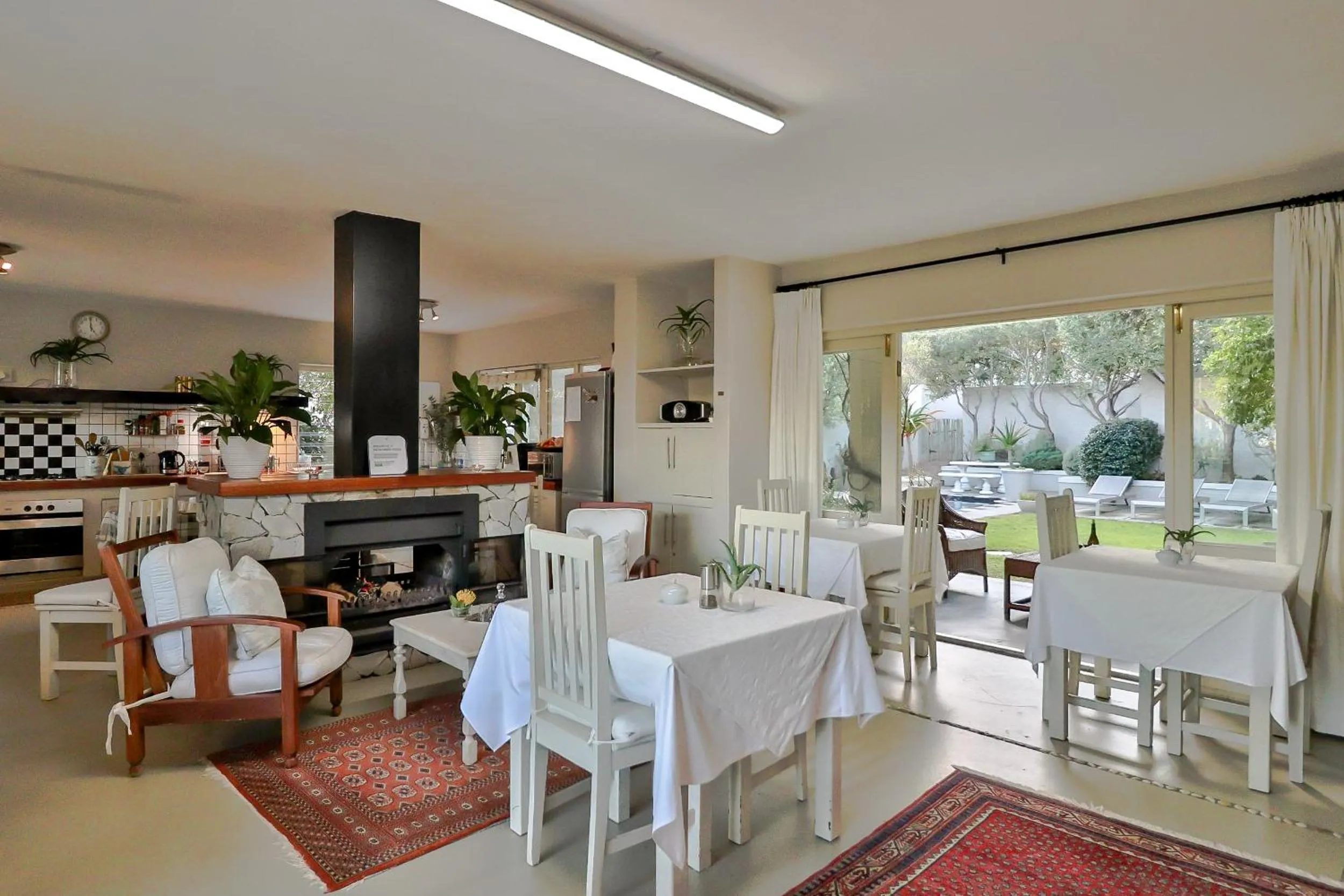 Restaurant/places to eat in Hermanus Lodge on the Green - Solar Power