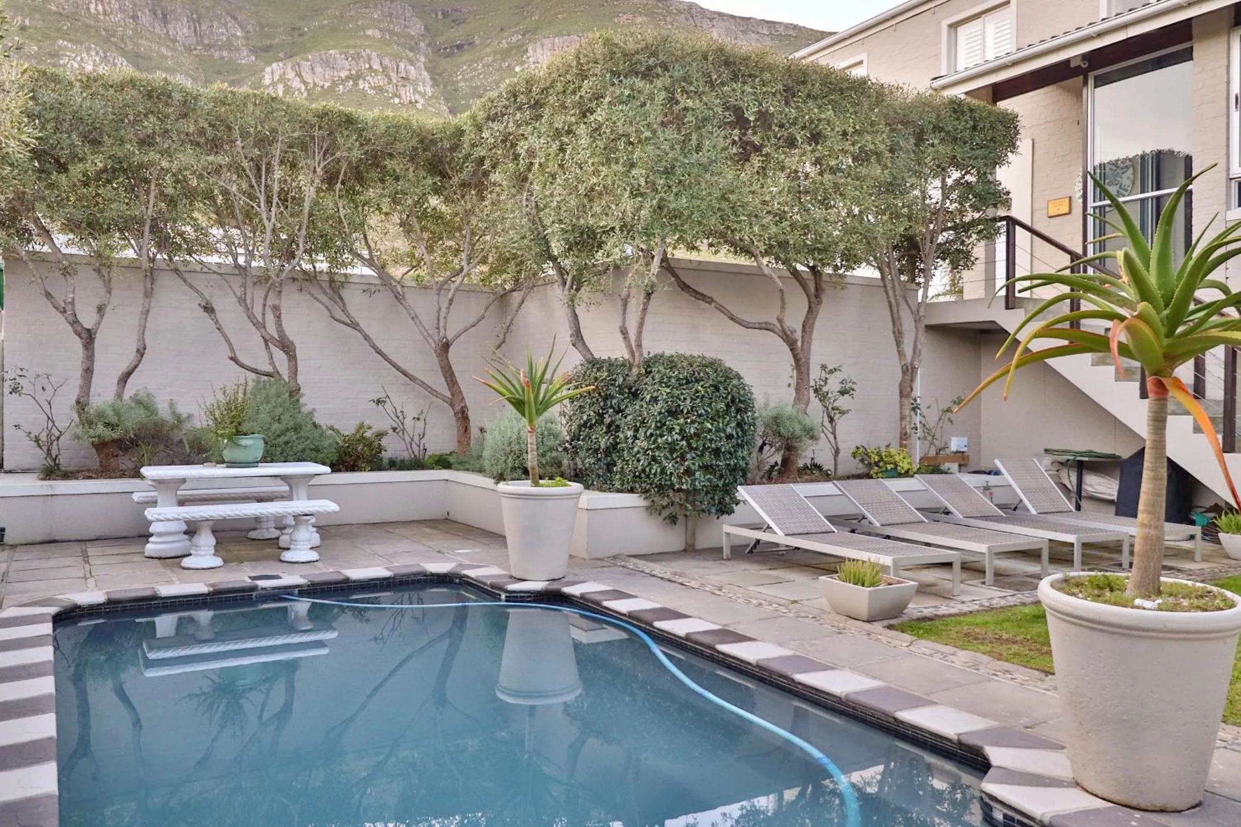 Swimming pool in Hermanus Lodge on the Green - Solar Power